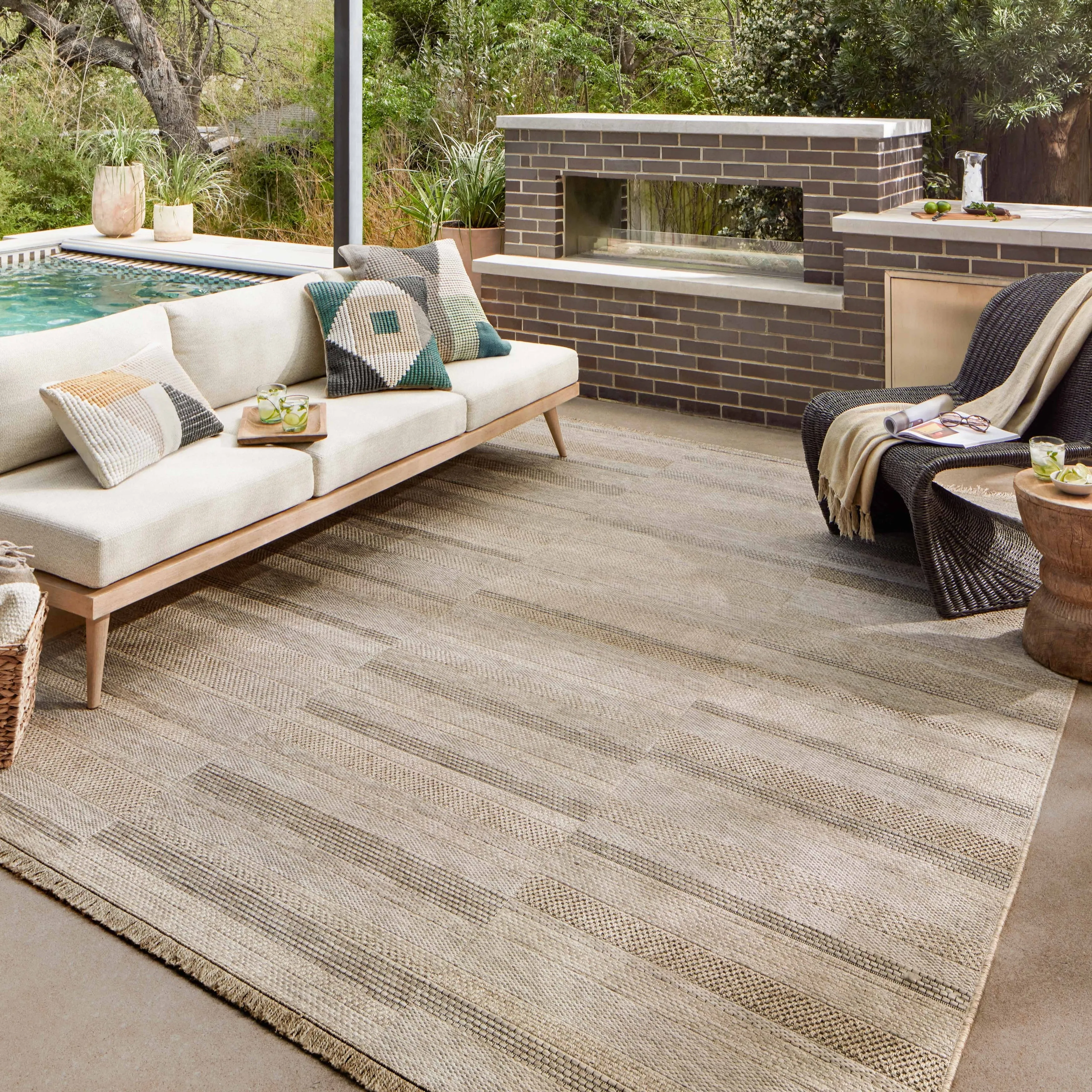 Alexander Home Dana Indoor / Outdoor Modern Area Rug