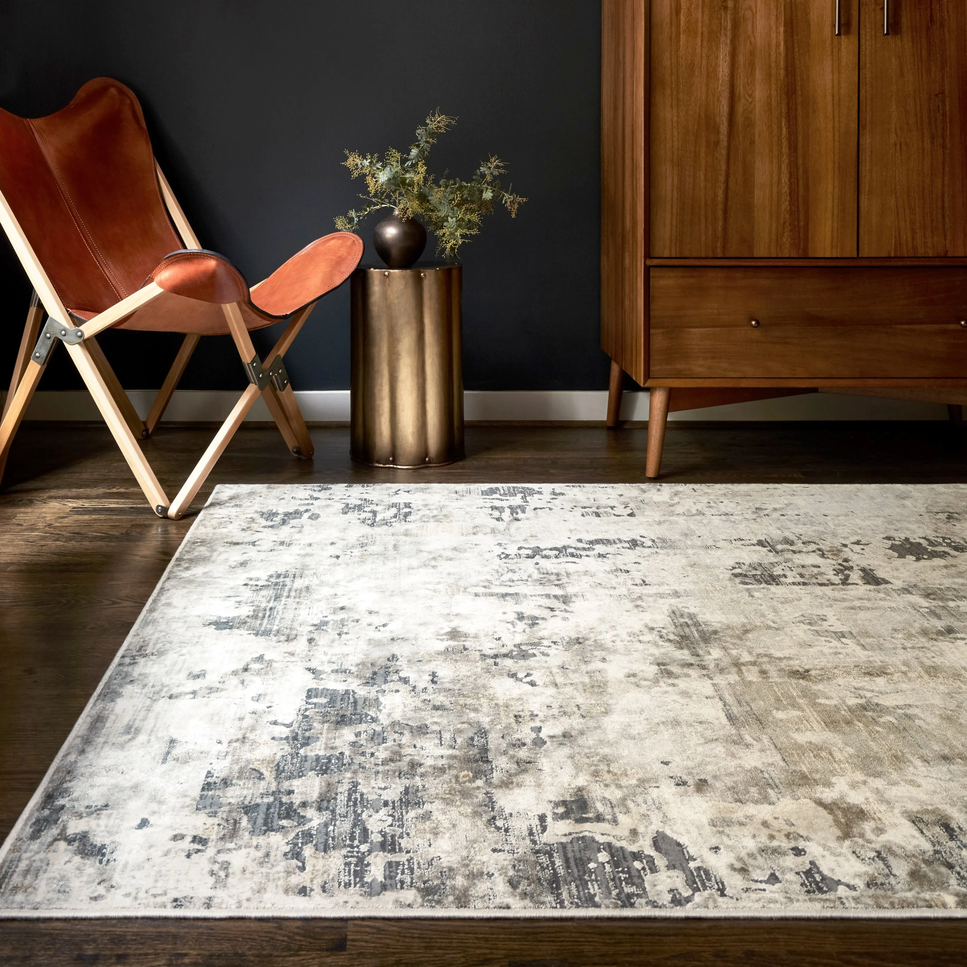 Alexander Home Mid-century Modern Distressed Area Rug