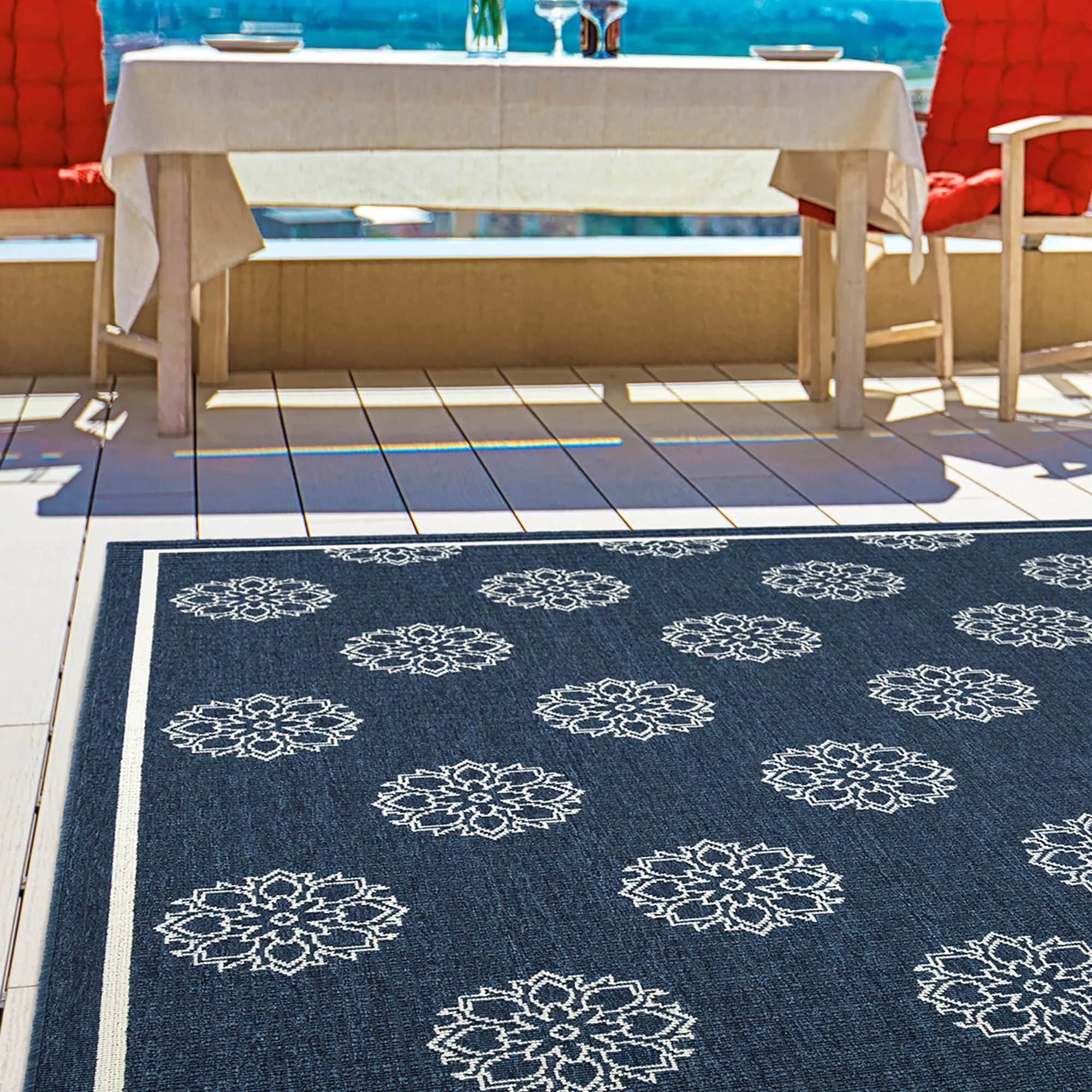 Ambrosi Geometric Medallion Pattern Coastal Indoor/ Outdoor Area Rug