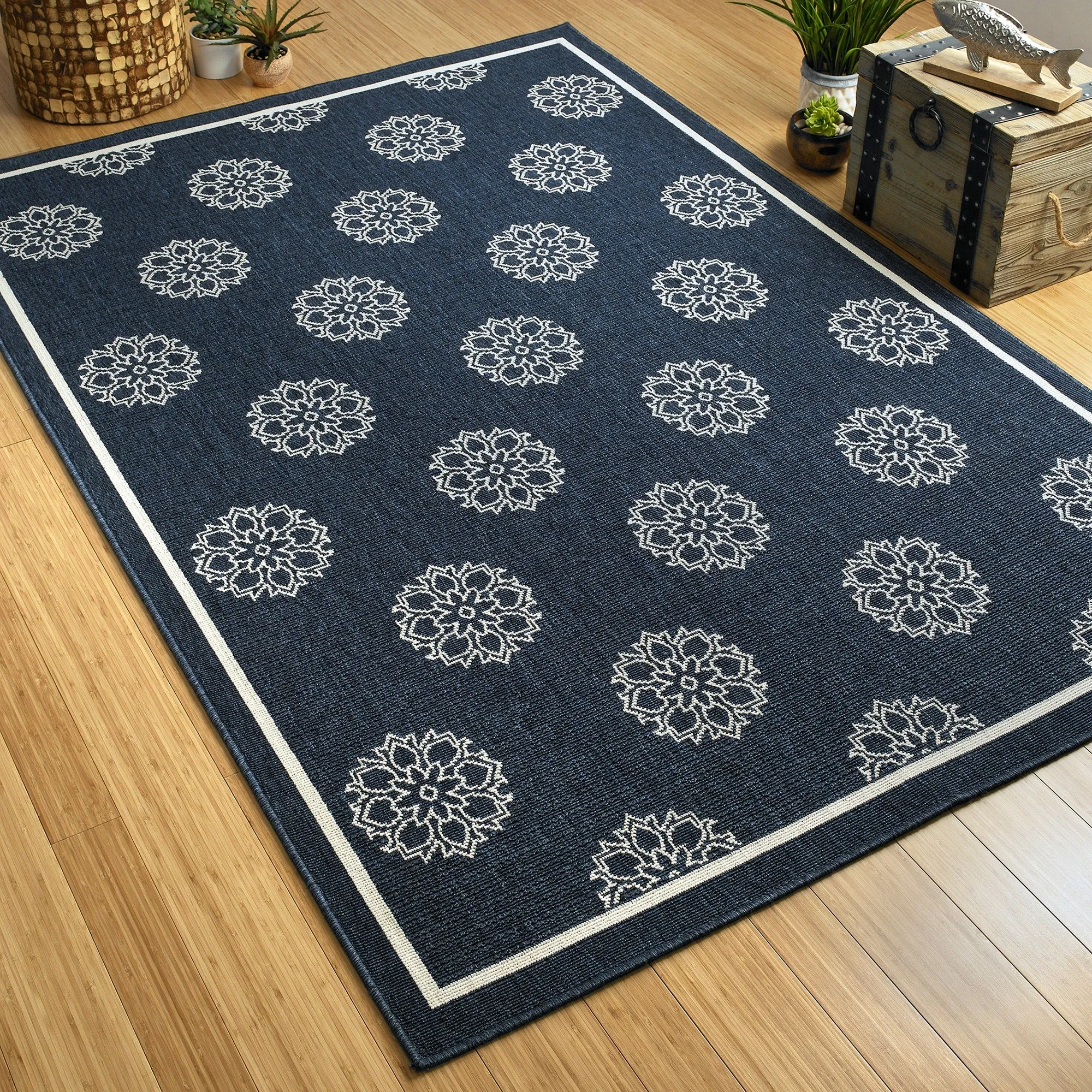 Ambrosi Geometric Medallion Pattern Coastal Indoor/ Outdoor Area Rug