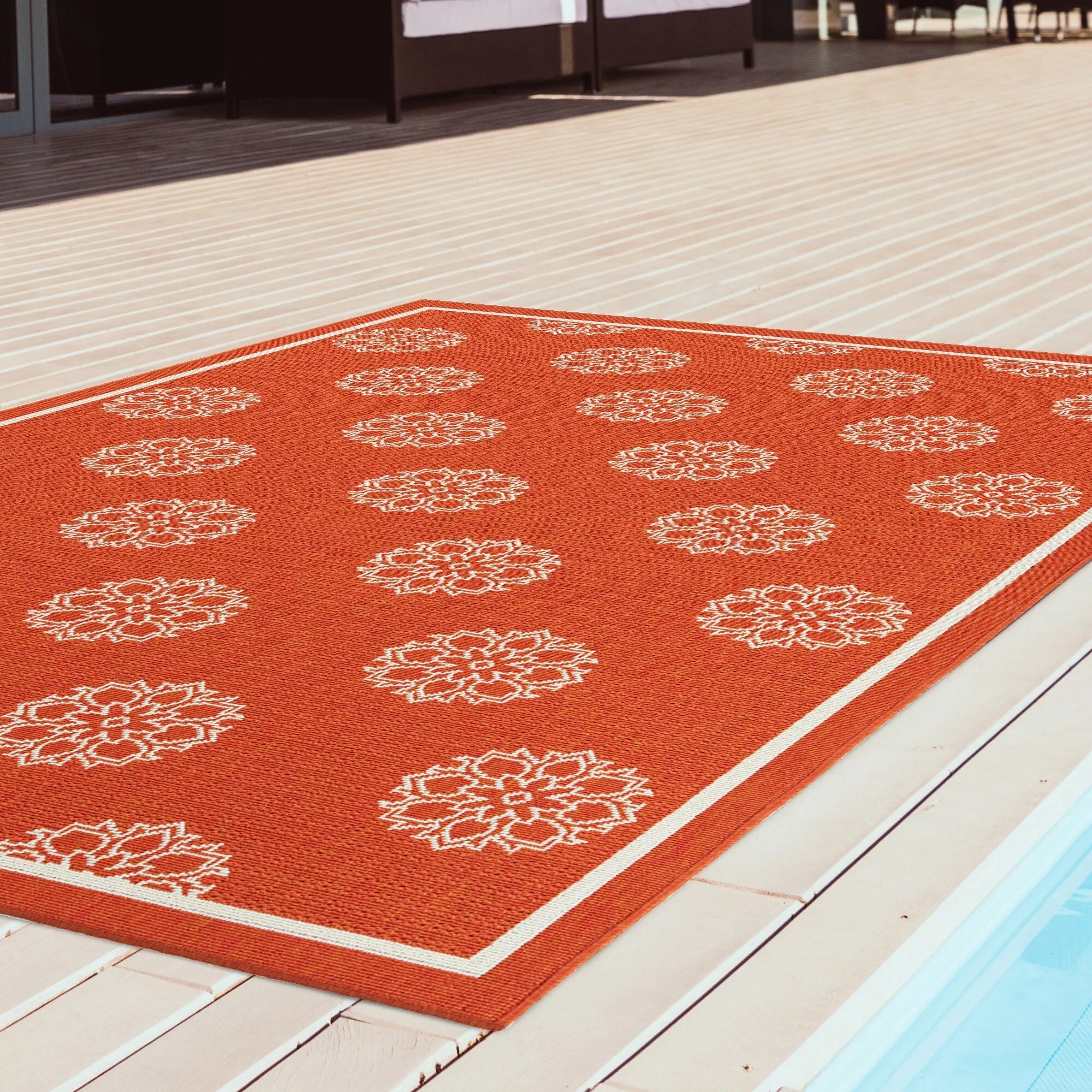 Ambrosi Geometric Medallion Pattern Coastal Indoor/ Outdoor Area Rug