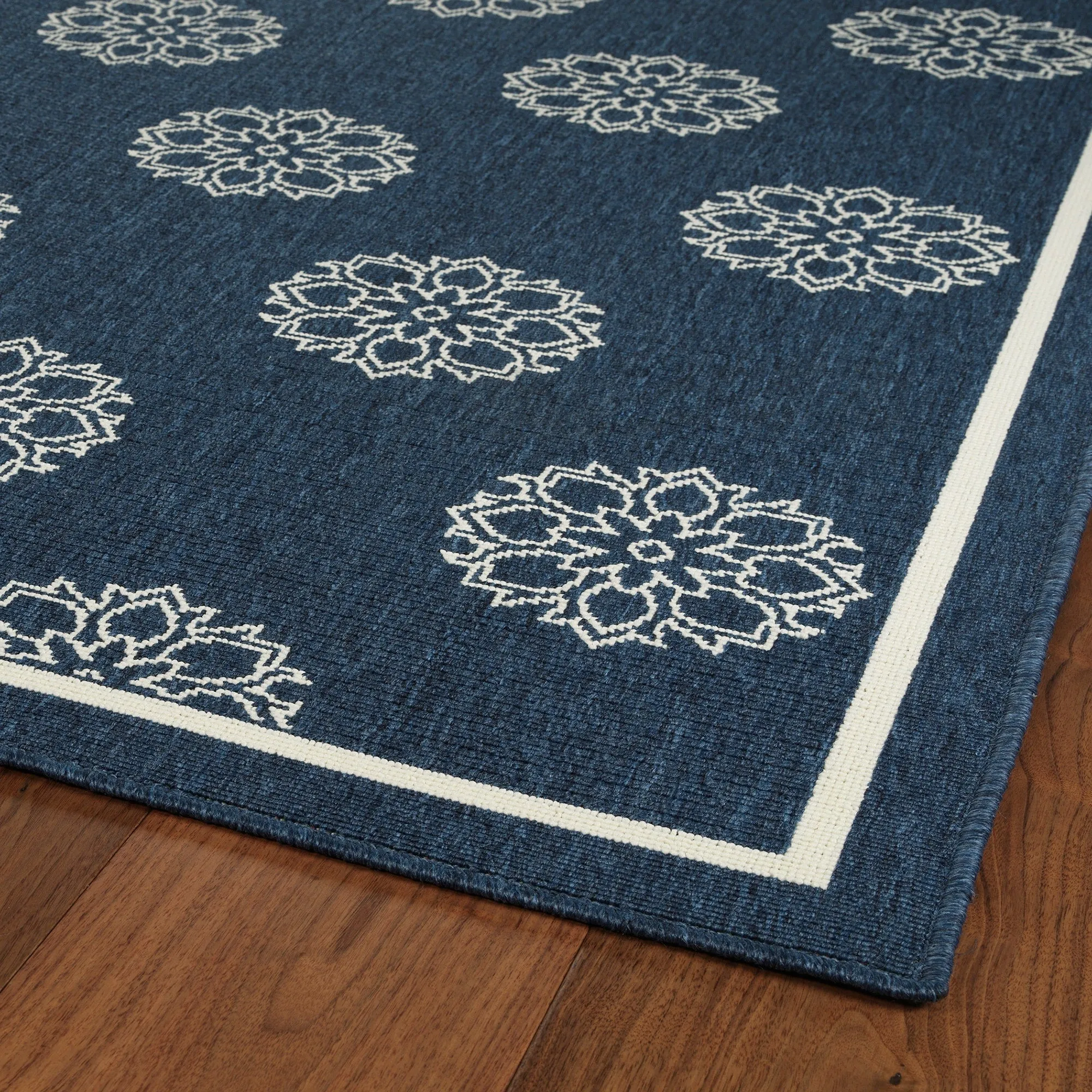 Ambrosi Geometric Medallion Pattern Coastal Indoor/ Outdoor Area Rug