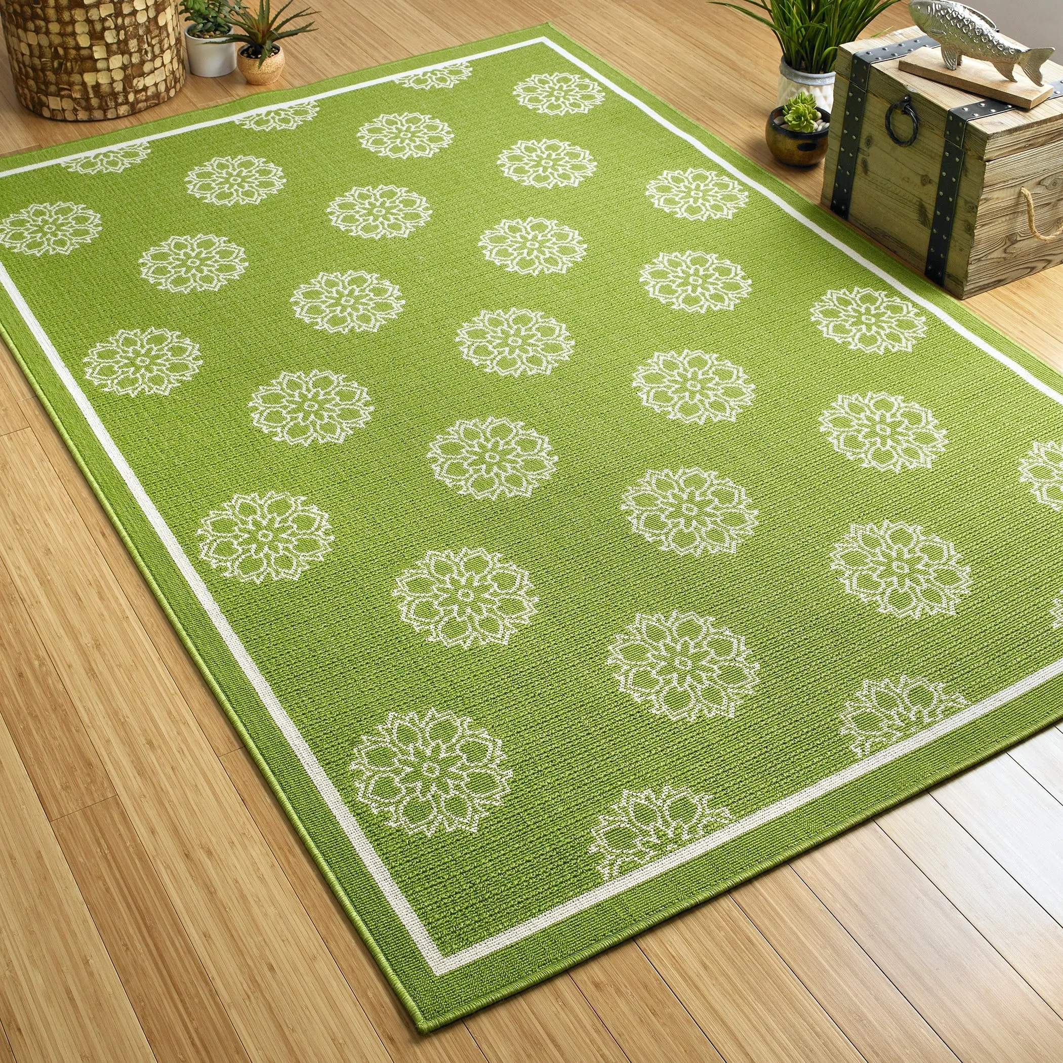 Ambrosi Geometric Medallion Pattern Coastal Indoor/ Outdoor Area Rug