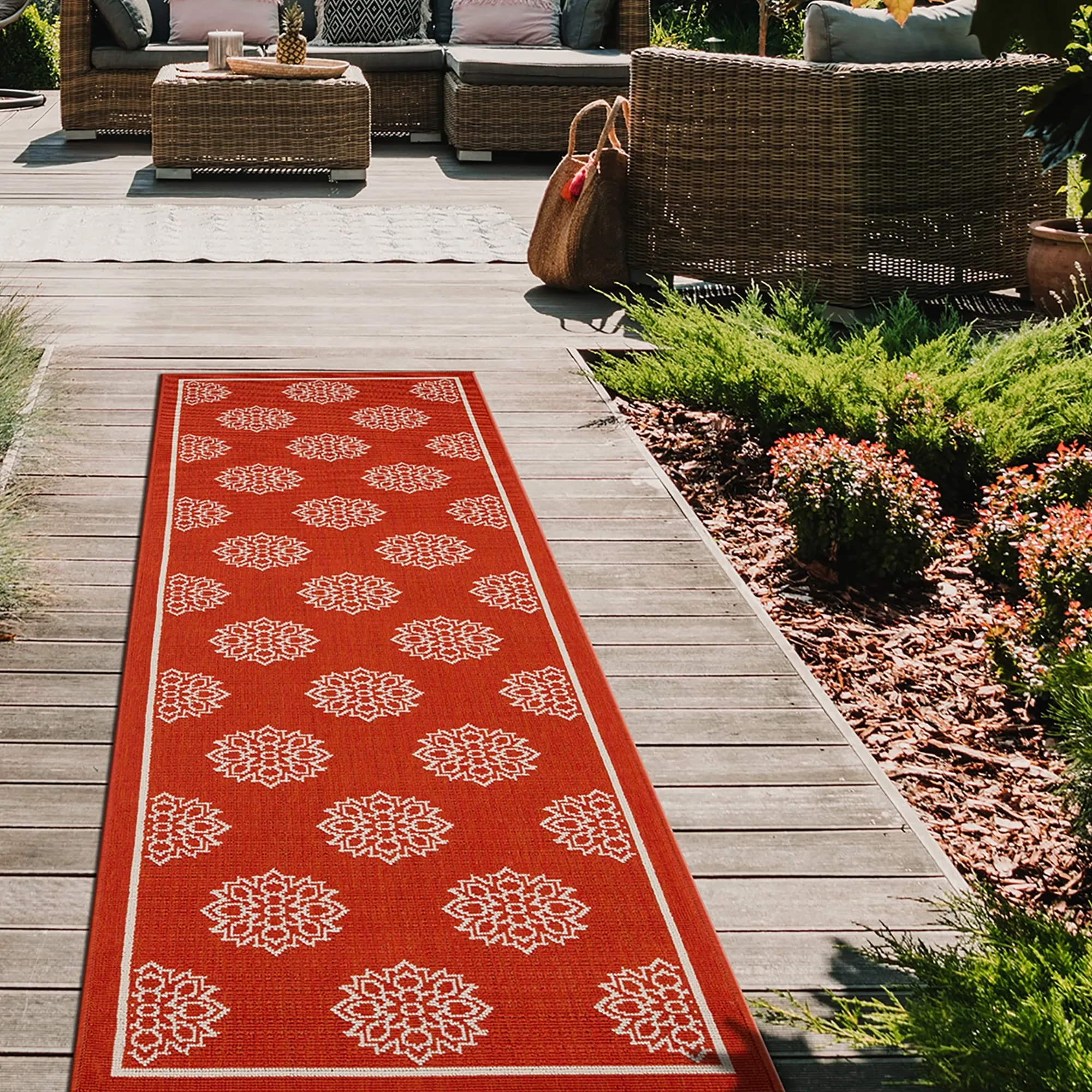 Ambrosi Geometric Medallion Pattern Coastal Indoor/ Outdoor Area Rug