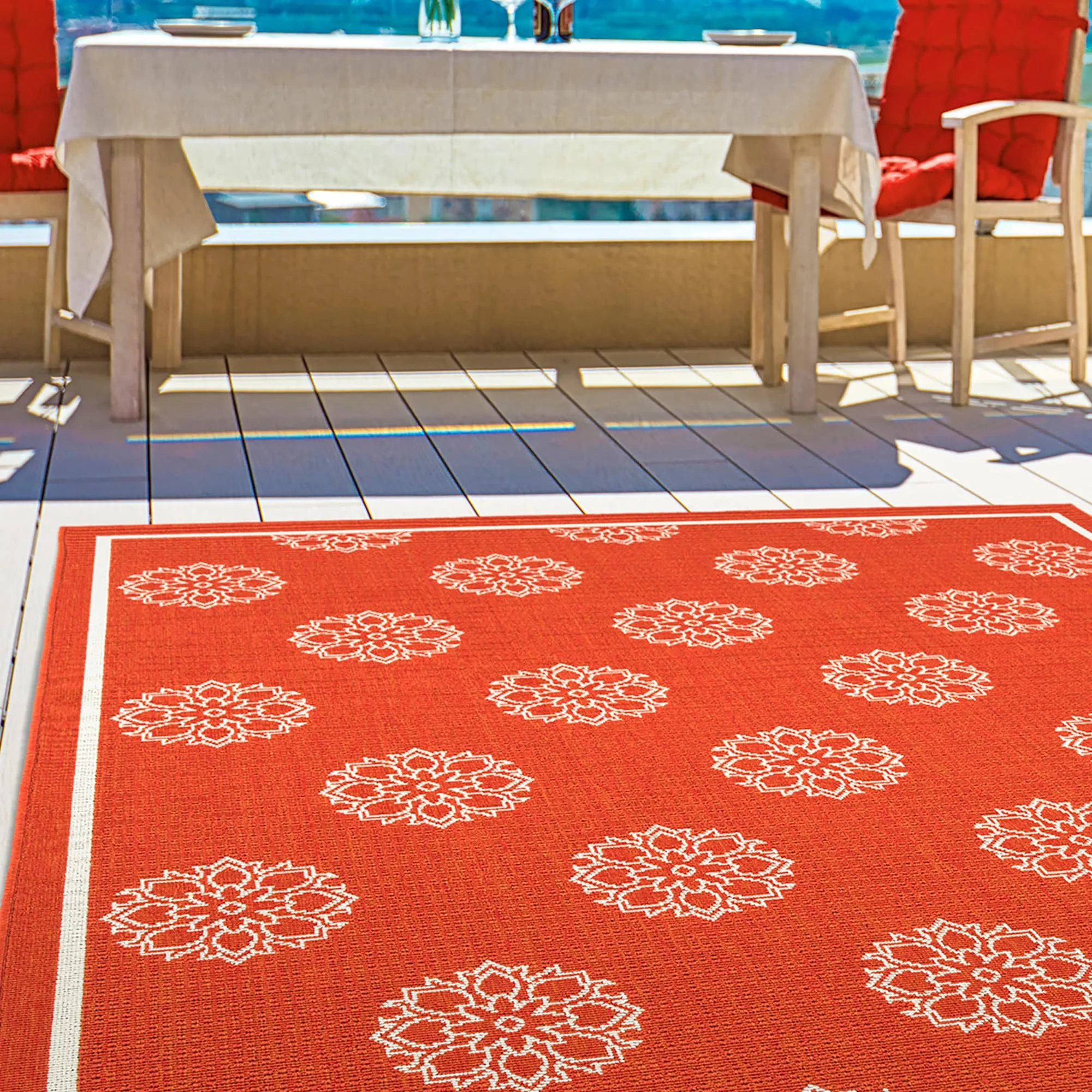 Ambrosi Geometric Medallion Pattern Coastal Indoor/ Outdoor Area Rug