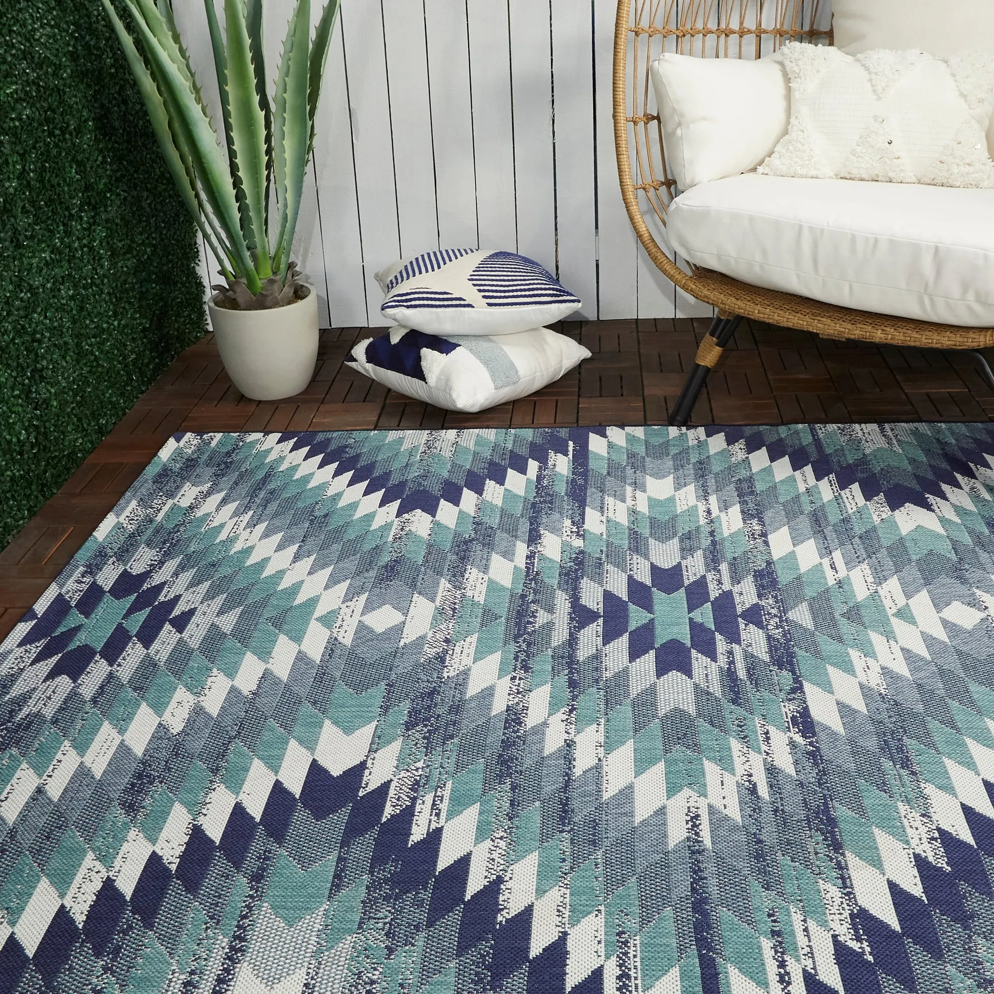Anita Modern Aztec Trellis Pattern Indoor/ Outdoor Area Rug