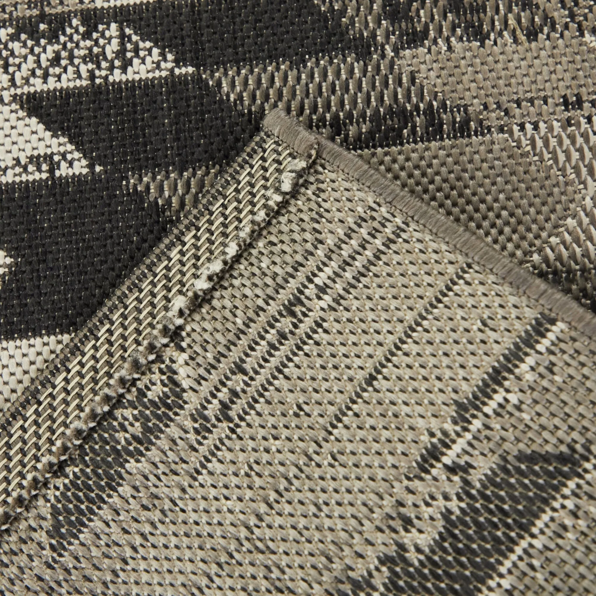 Anita Modern Aztec Trellis Pattern Indoor/ Outdoor Area Rug