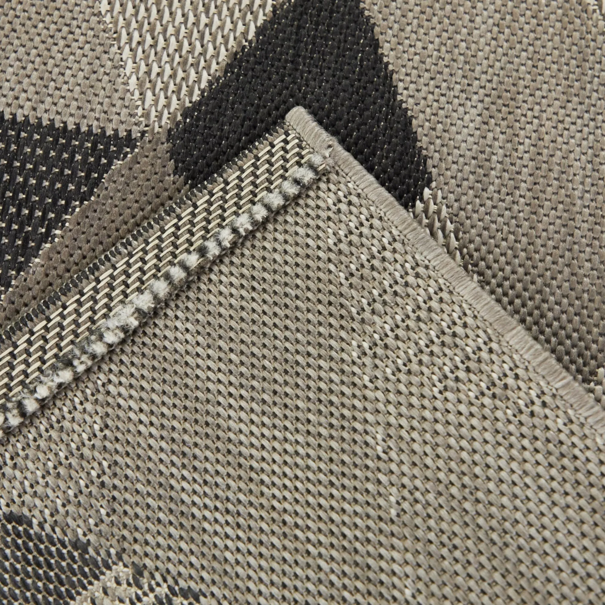 Felix Geometric Indoor/Outdoor Area Rug