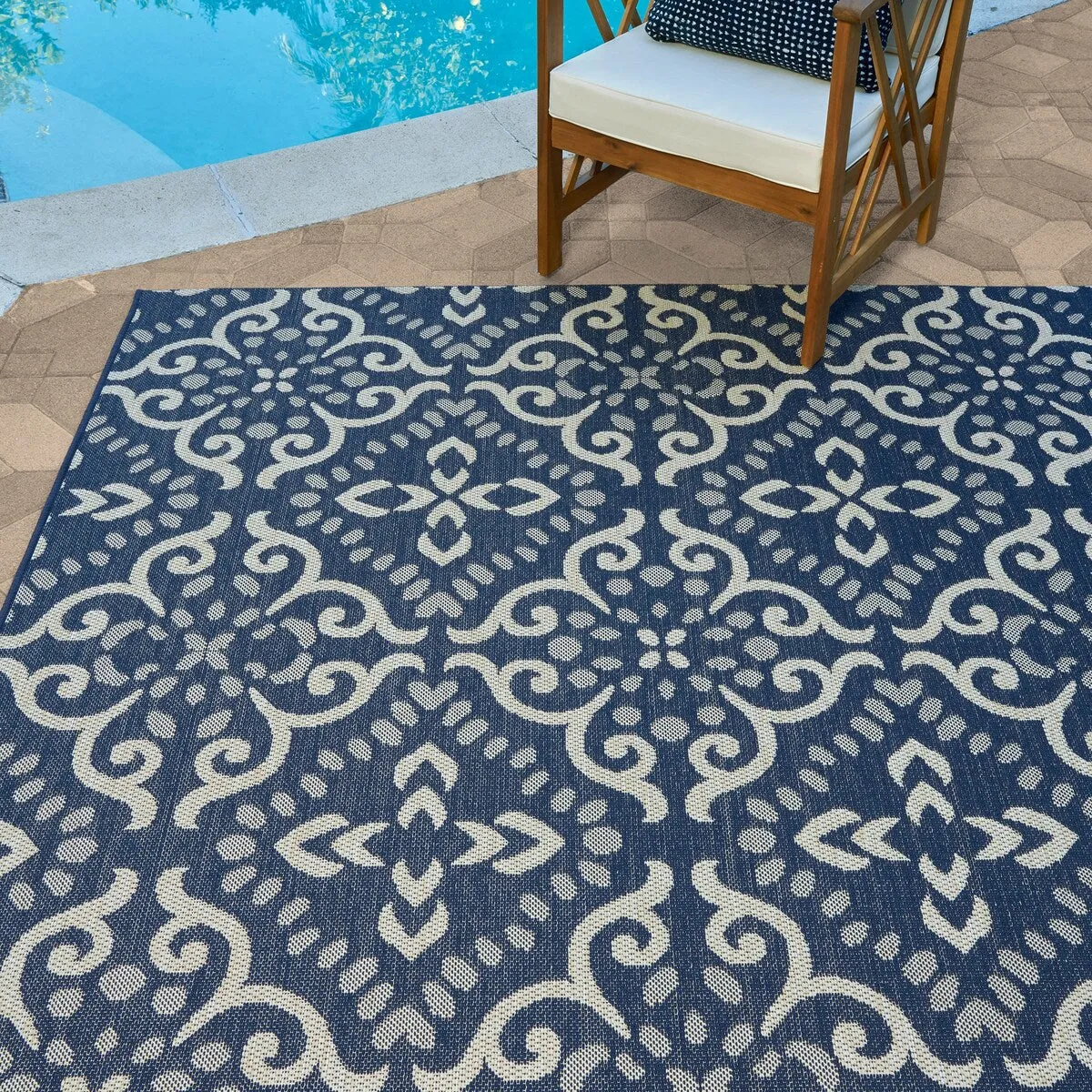 Gertmenian Paseo Powis Navy Transitional Medallion Flatweave Indoor/ Outdoor Area Rug - 6'6 x 9'6