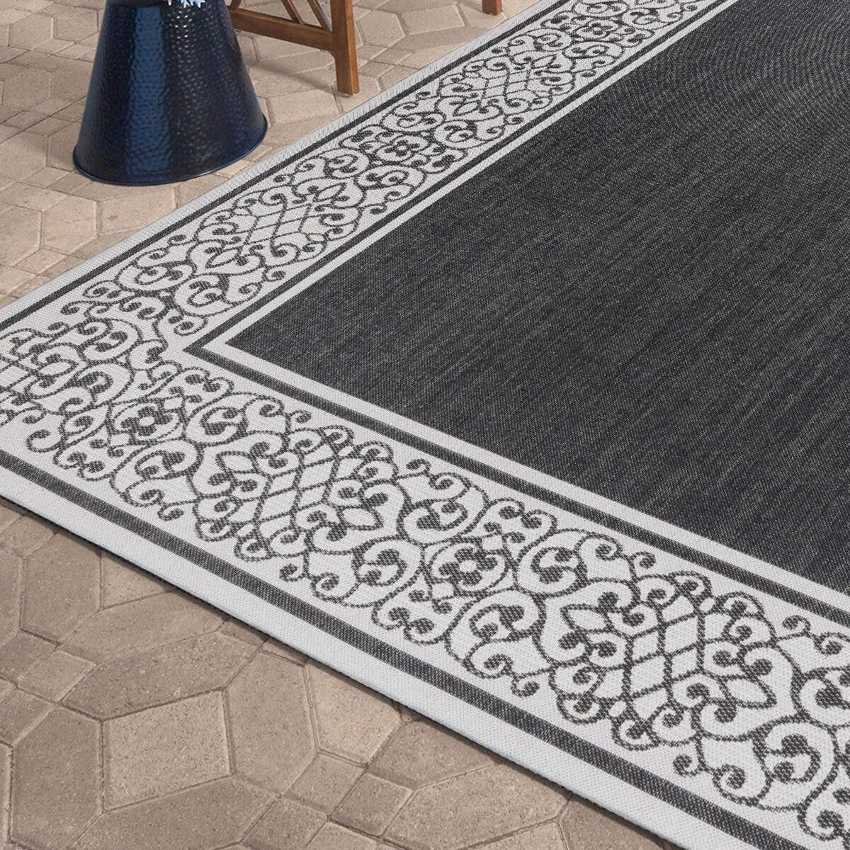 Gertmenian Paseo Tedo Black Transitional Scroll Boarder Indoor/ Outdoor Area Rug