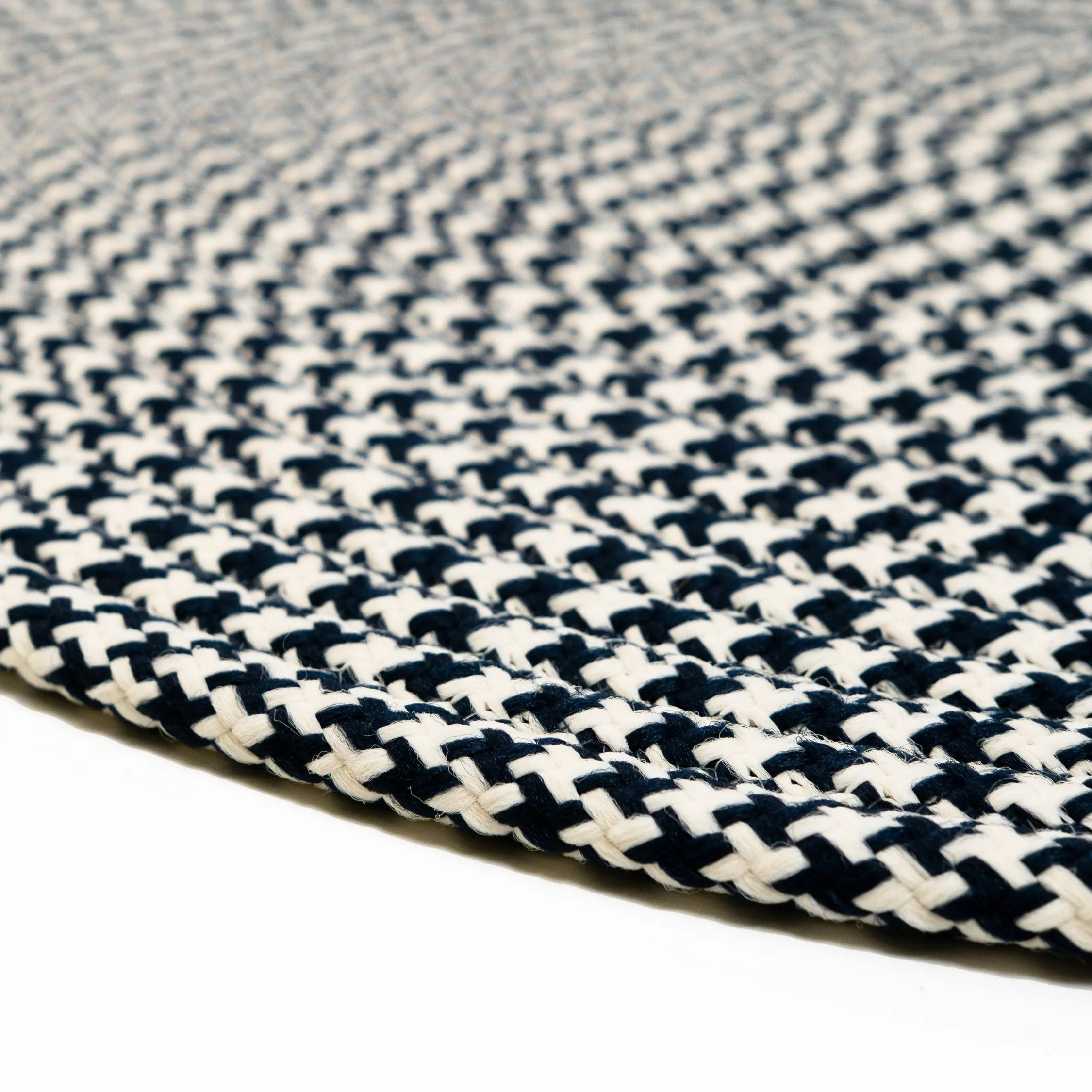 In-Outdoor Milton Houndstooth Tweed Braided Area Rug