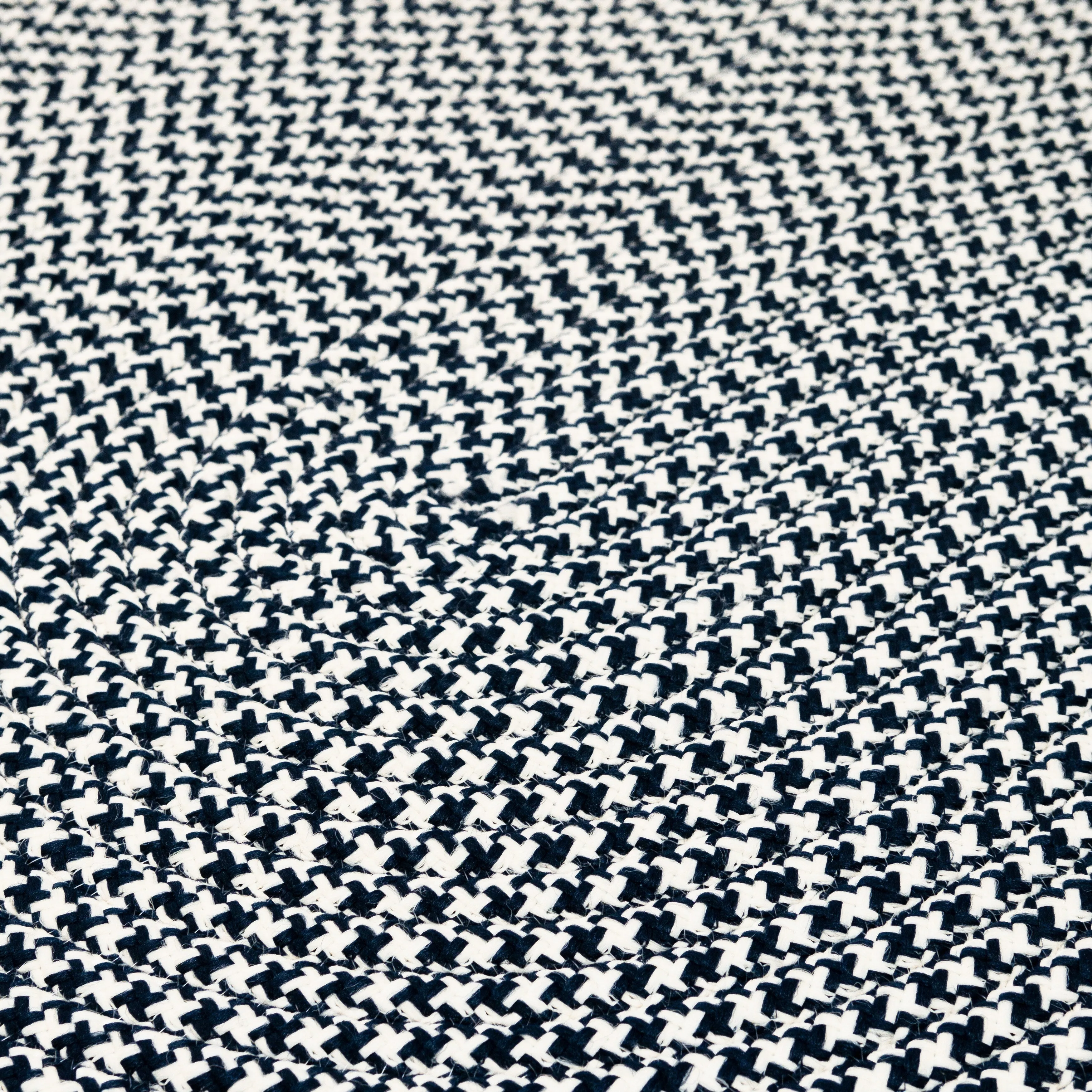 In-Outdoor Milton Houndstooth Tweed Braided Area Rug