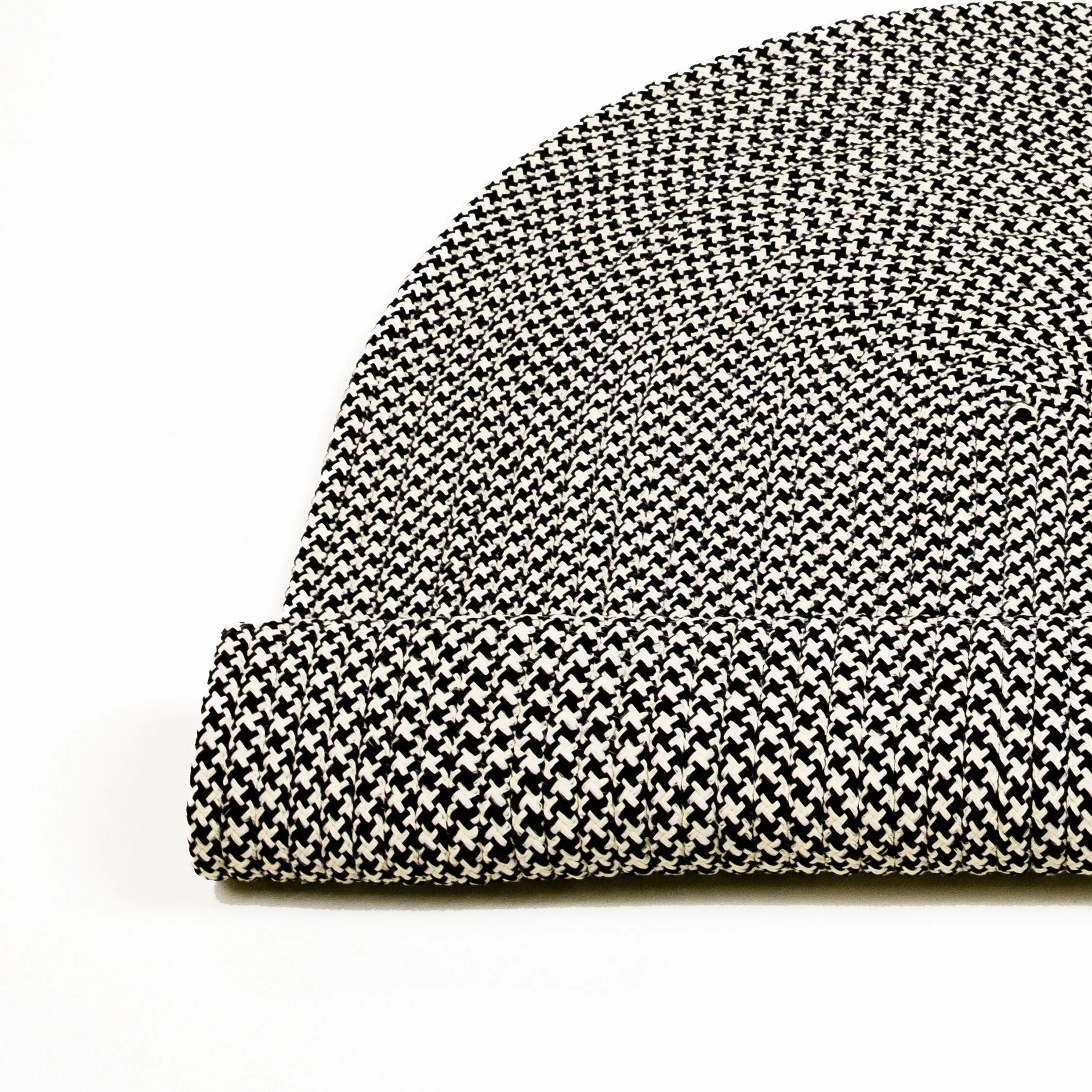 In-Outdoor Milton Houndstooth Tweed Braided Area Rug