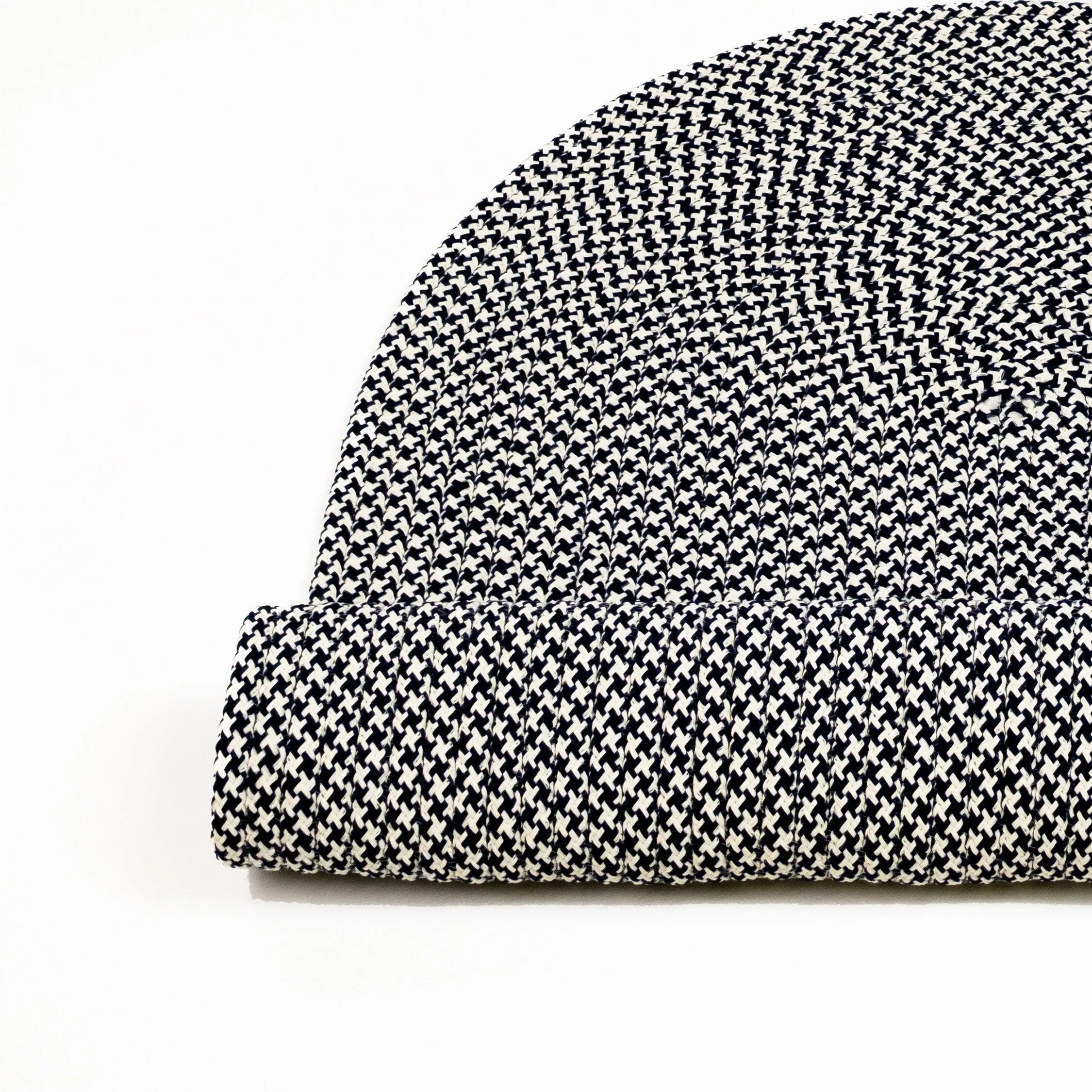 In-Outdoor Milton Houndstooth Tweed Braided Area Rug