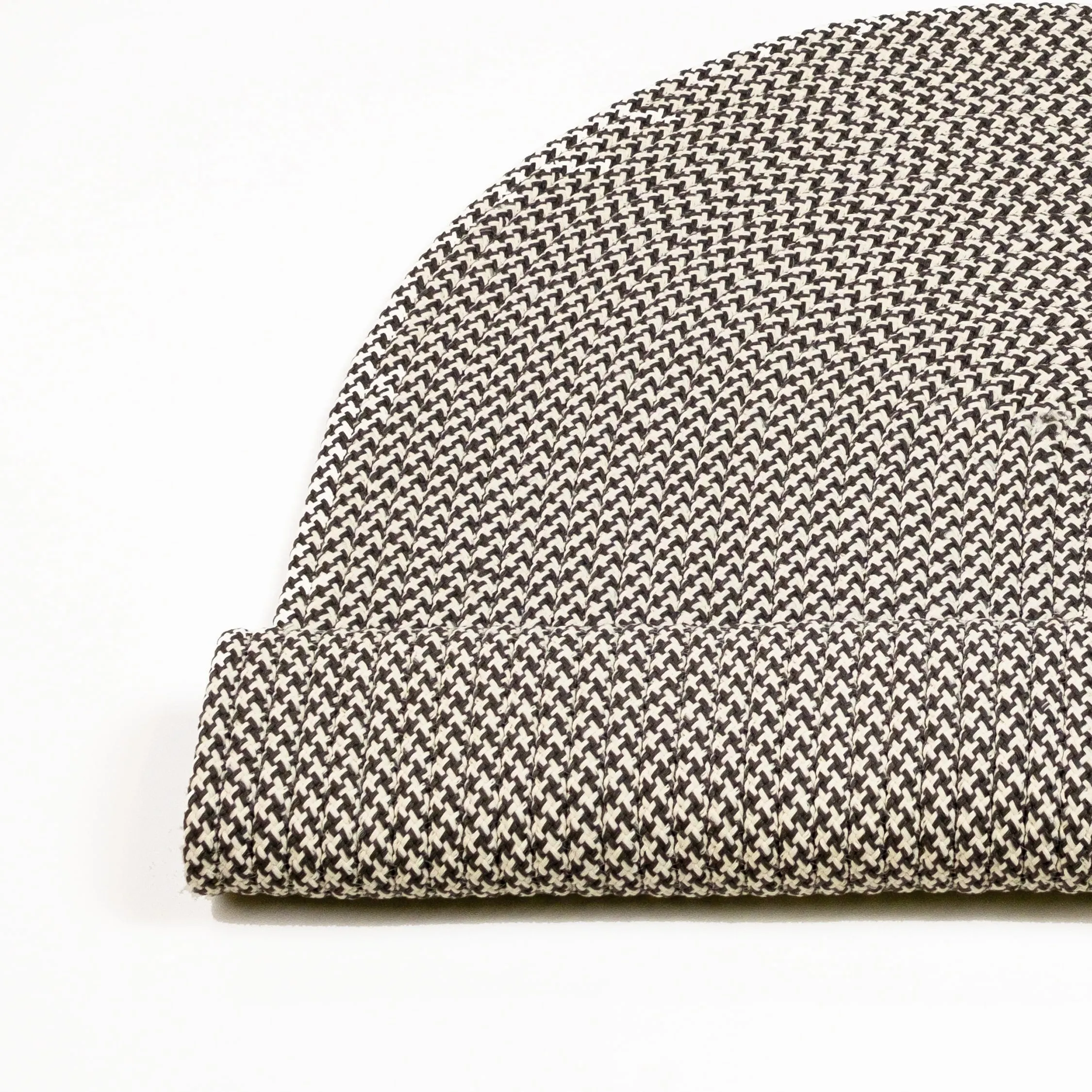 In-Outdoor Milton Houndstooth Tweed Braided Area Rug