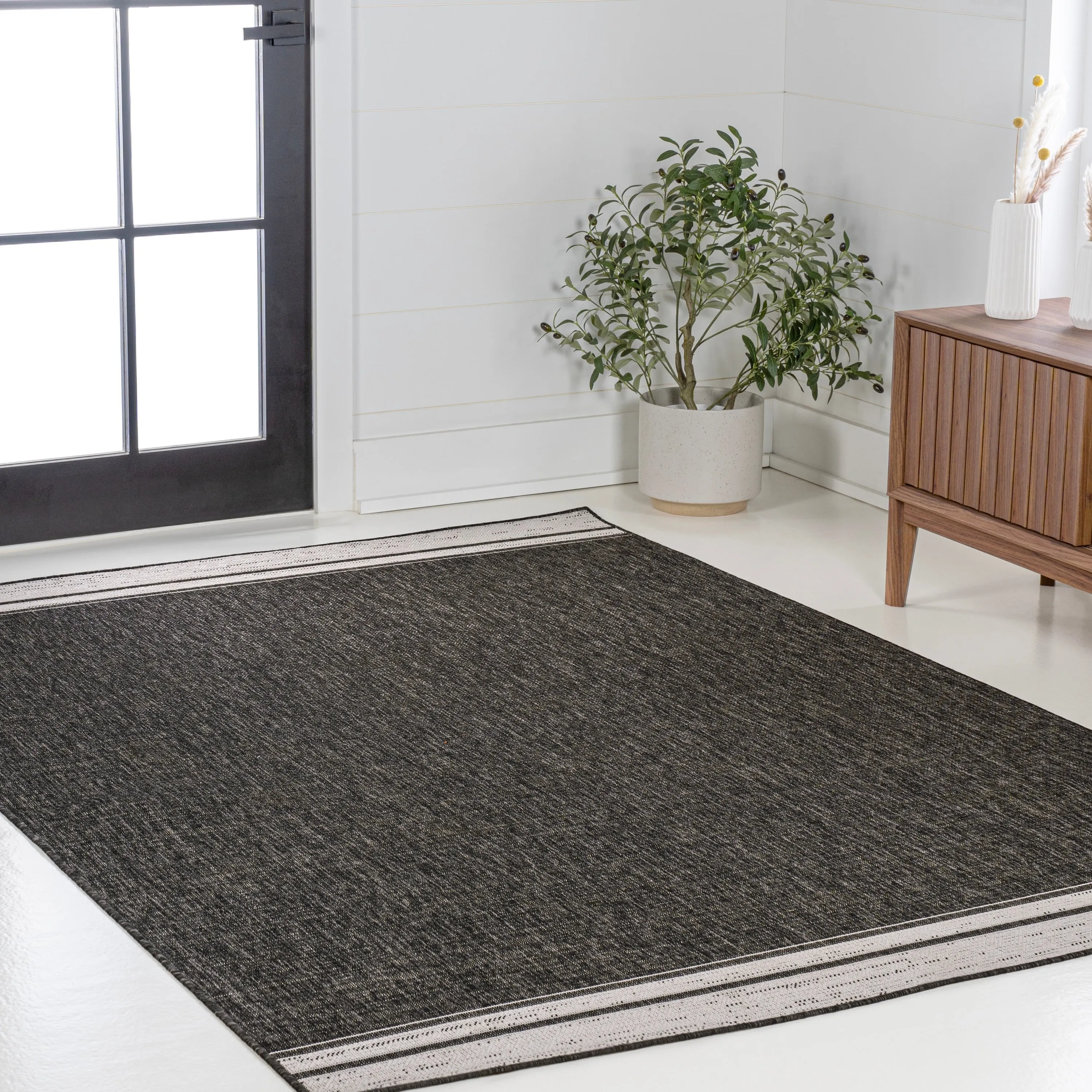 JONATHAN Y Darcy Modern Minimalist Mingled Solid Black/Cream Indoor/Outdoor Area Rug