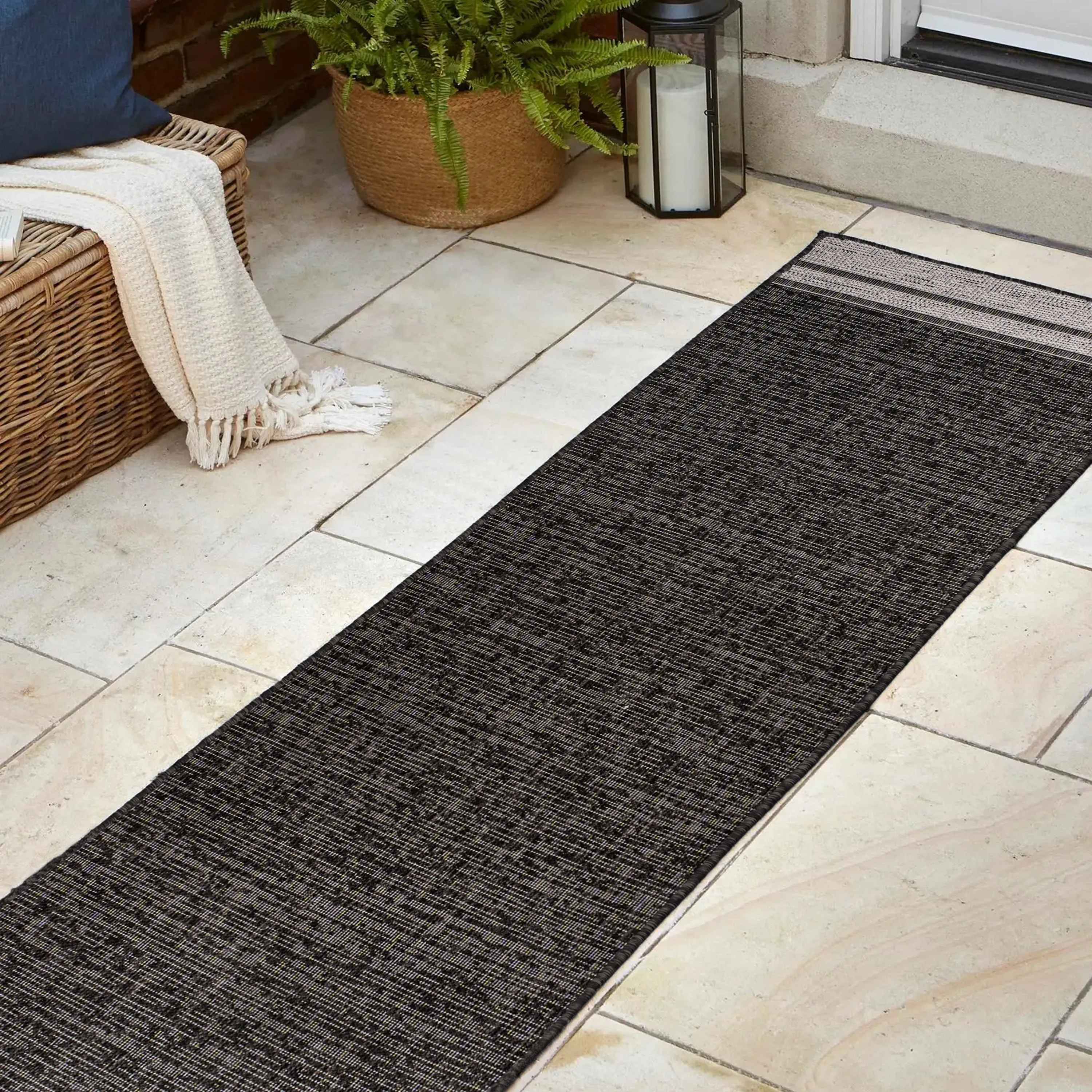 JONATHAN Y Darcy Modern Minimalist Mingled Solid Black/Cream Indoor/Outdoor Area Rug