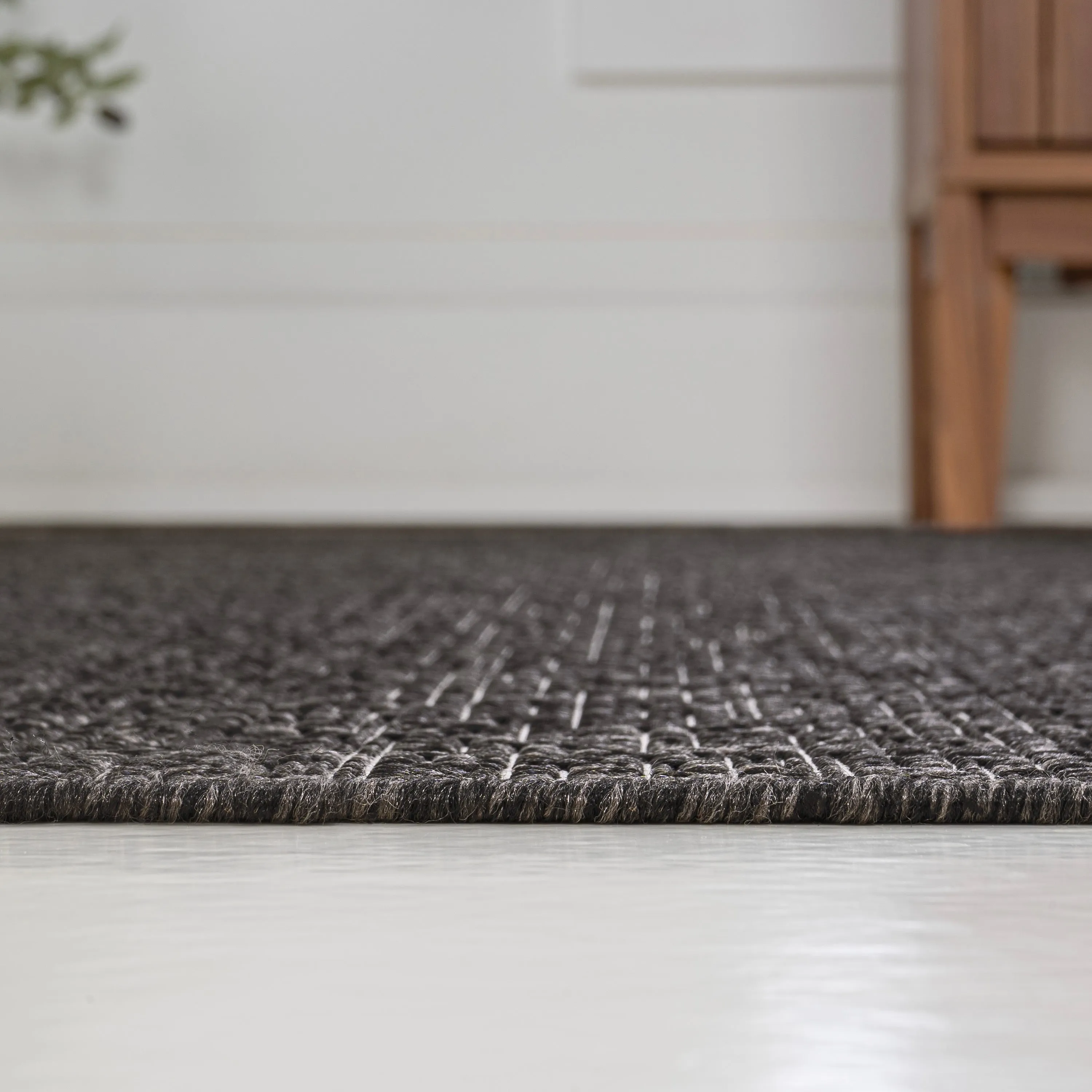JONATHAN Y Darcy Modern Minimalist Mingled Solid Black/Cream Indoor/Outdoor Area Rug