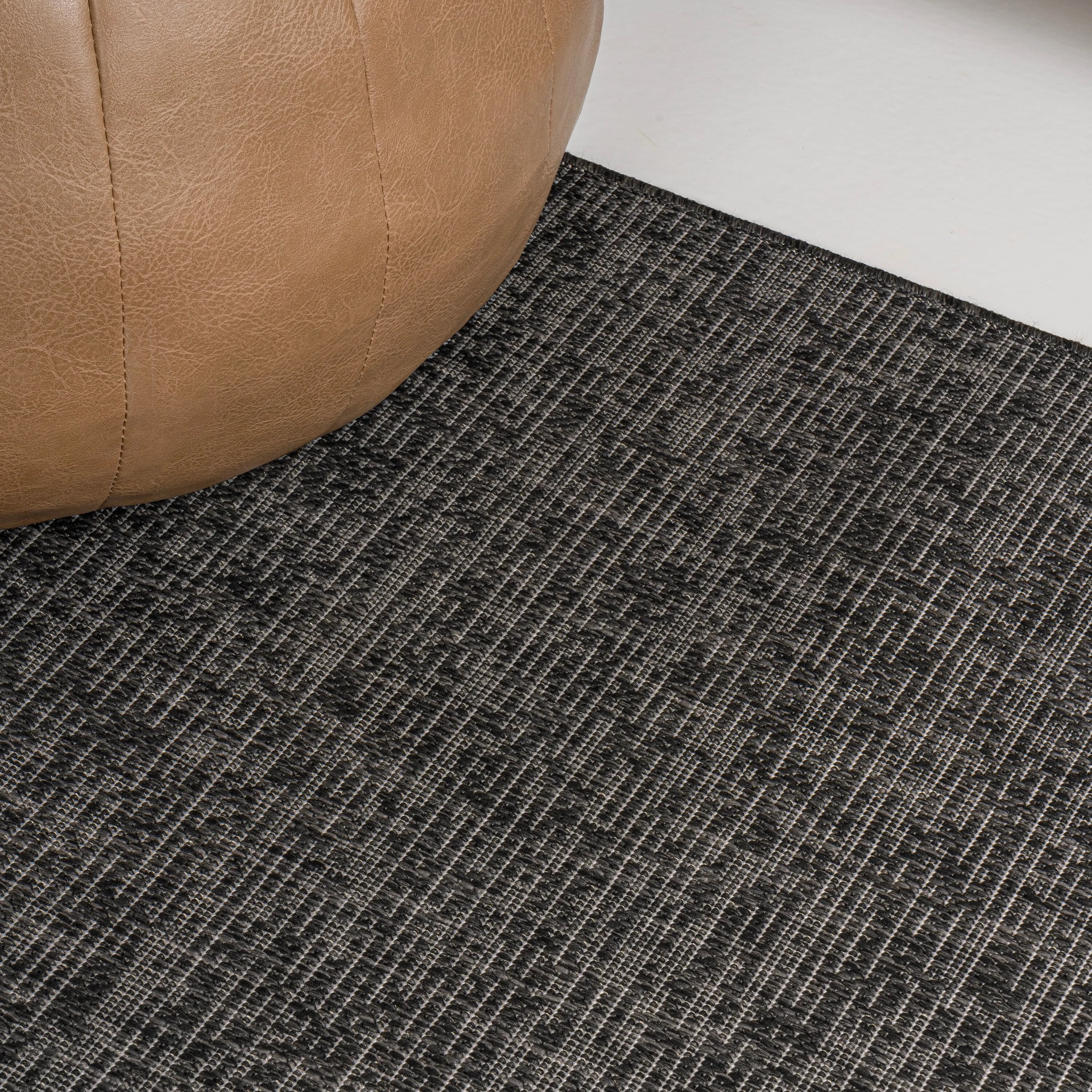 JONATHAN Y Darcy Modern Minimalist Mingled Solid Black/Cream Indoor/Outdoor Area Rug