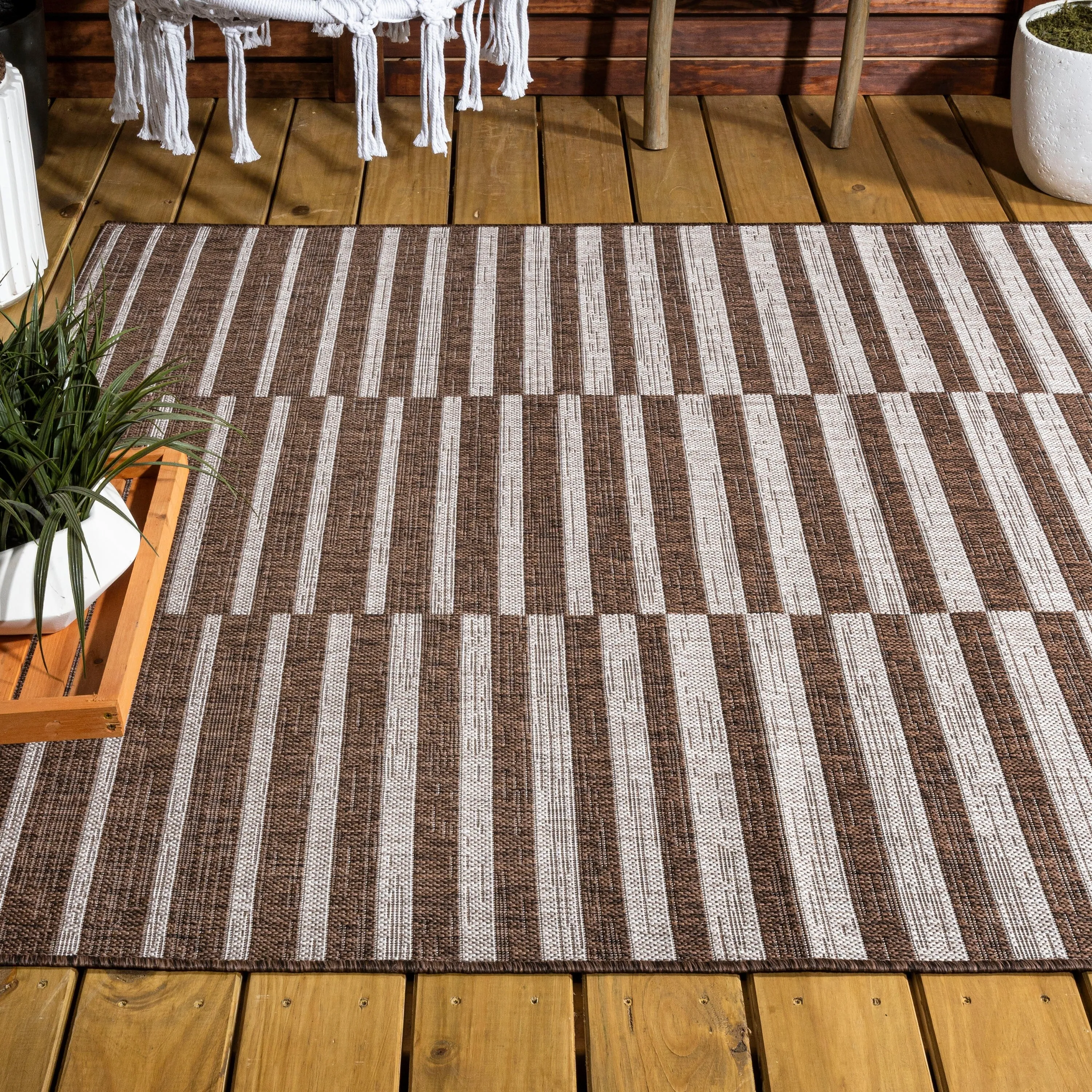 JONATHAN Y Grid Modern Offset Stripe Indoor/Outdoor Area Rug
