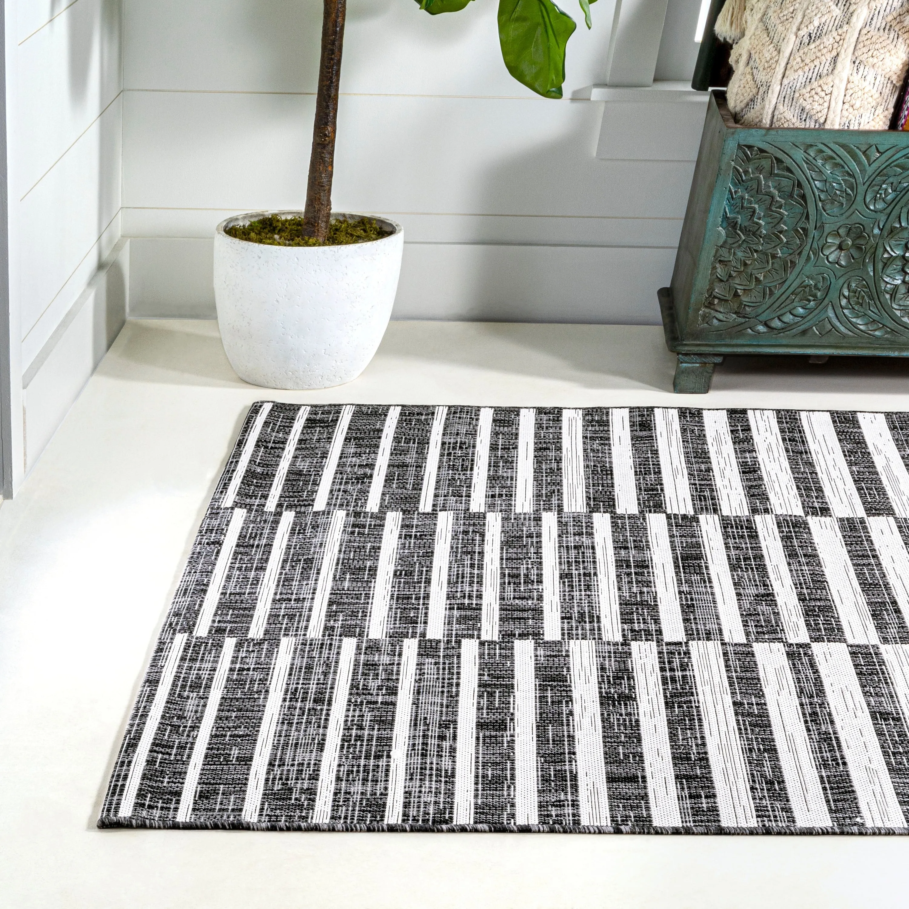 JONATHAN Y Grid Modern Offset Stripe Indoor/Outdoor Area Rug