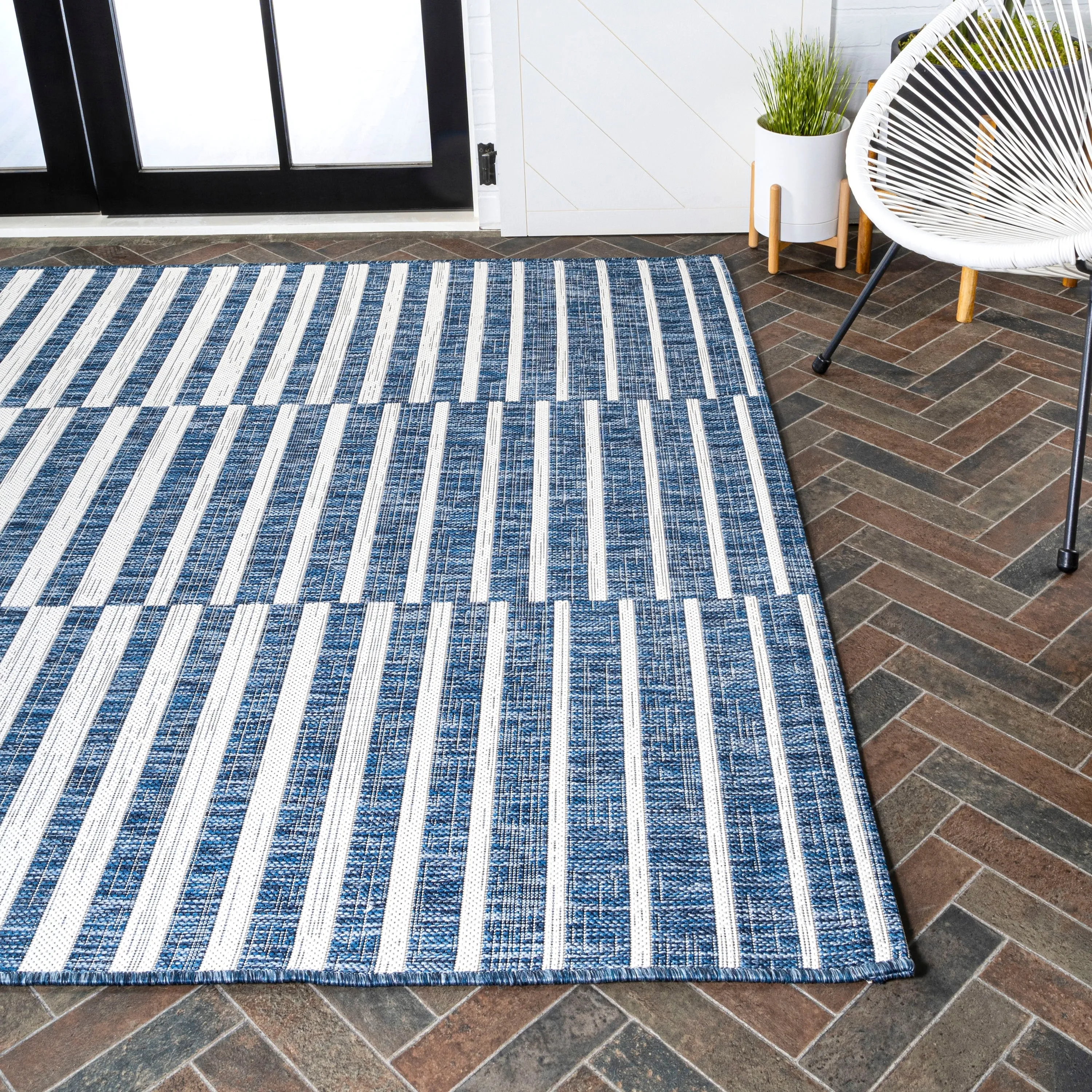 JONATHAN Y Grid Modern Offset Stripe Indoor/Outdoor Area Rug