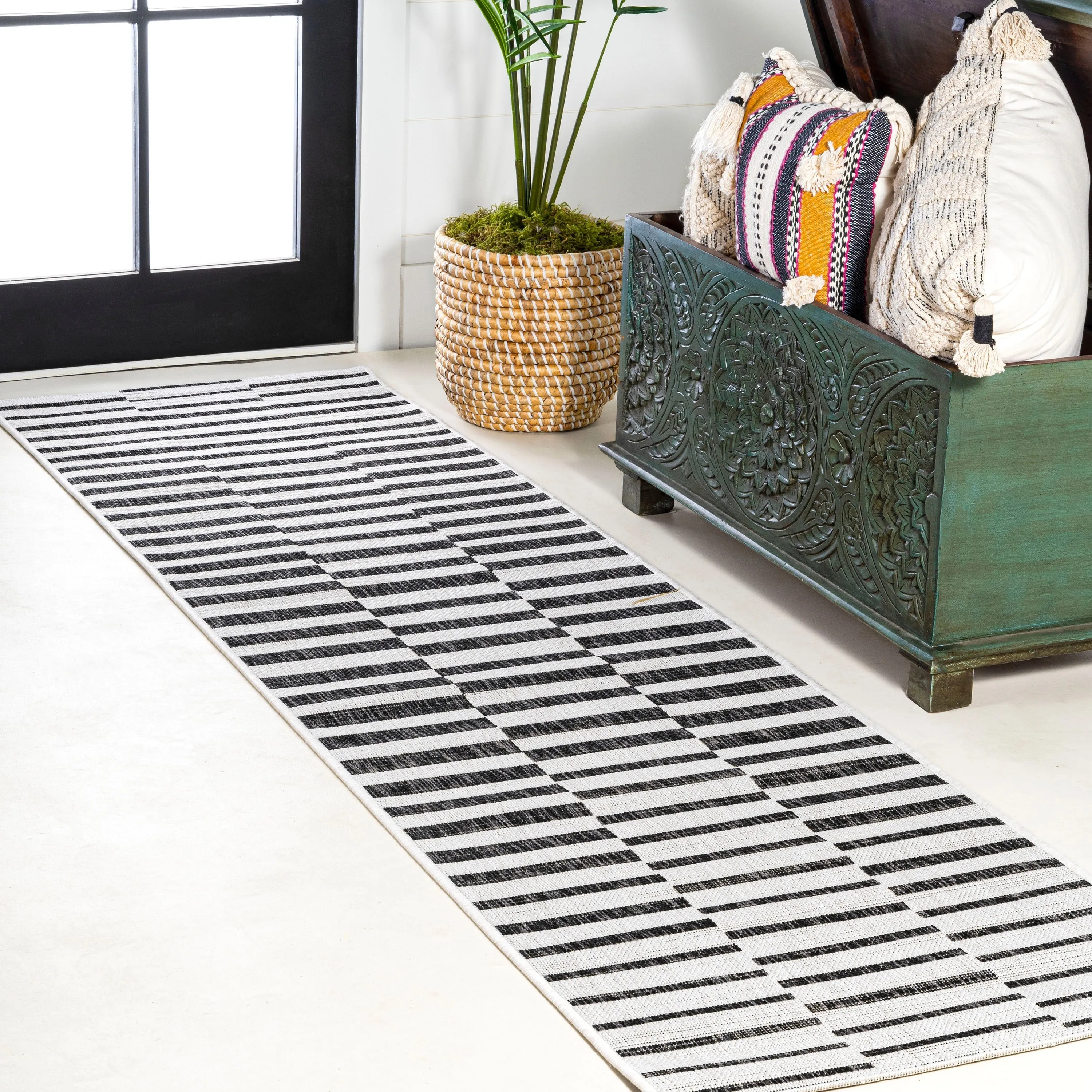 JONATHAN Y Grid Modern Offset Stripe Indoor/Outdoor Area Rug