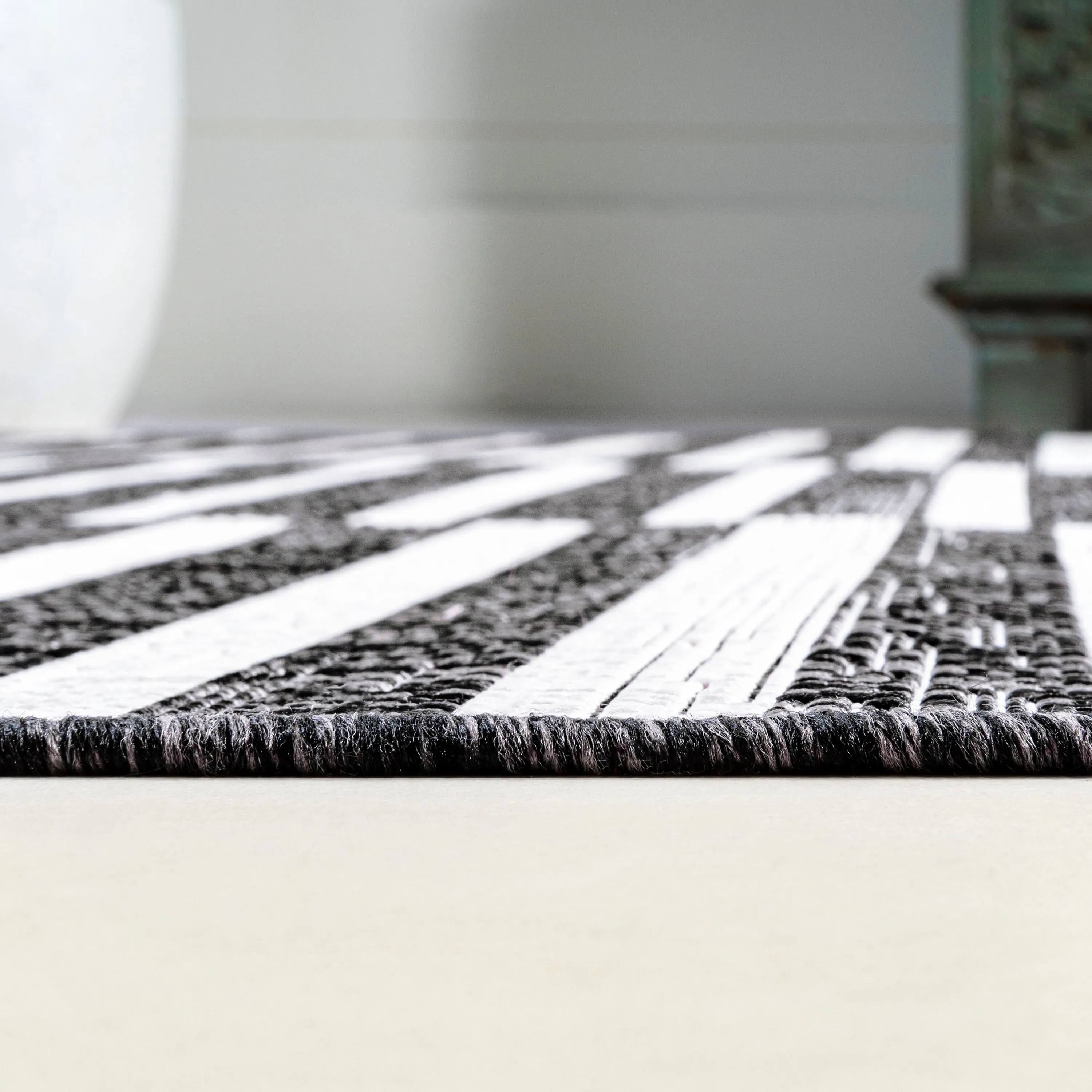 JONATHAN Y Grid Modern Offset Stripe Indoor/Outdoor Area Rug