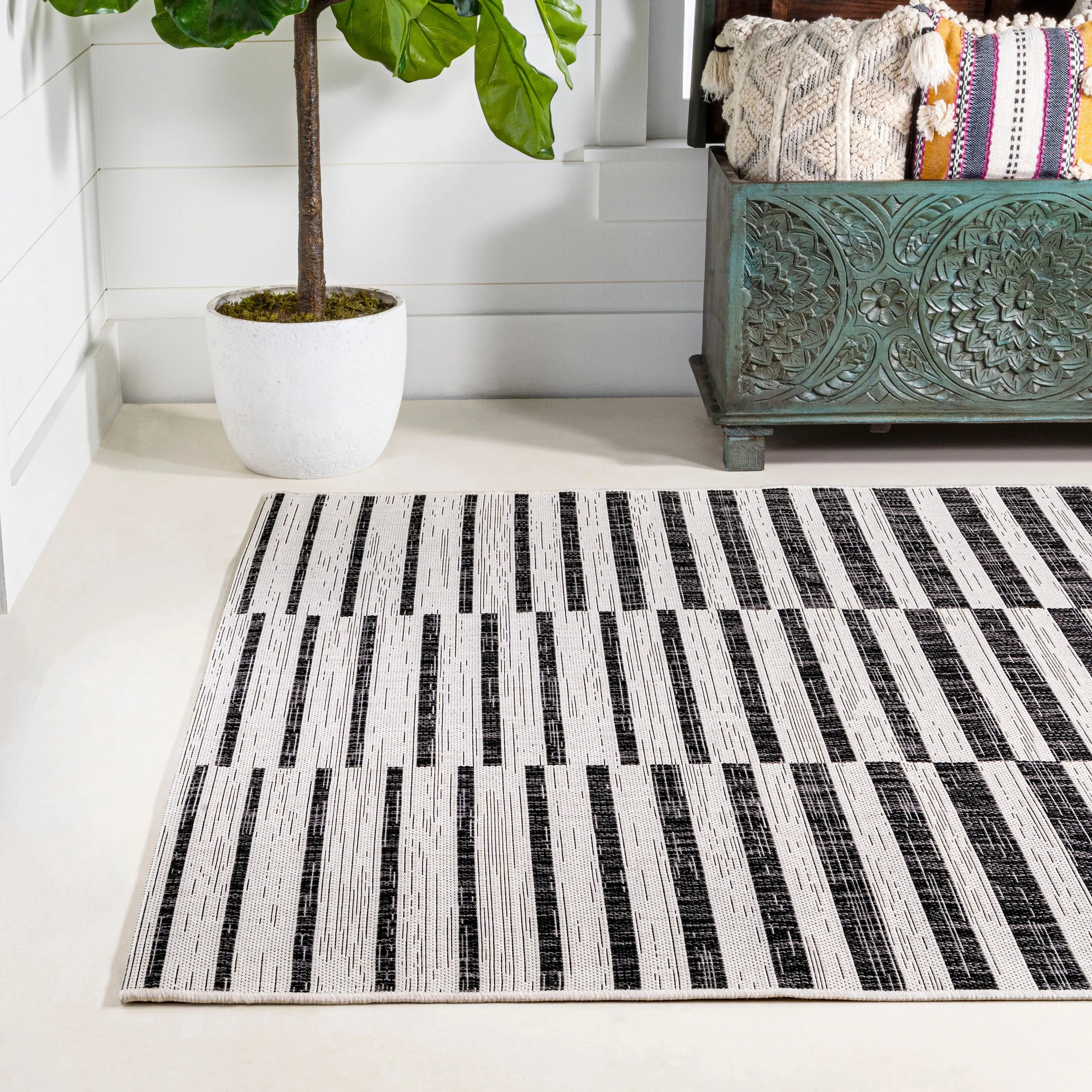 JONATHAN Y Grid Modern Offset Stripe Indoor/Outdoor Area Rug