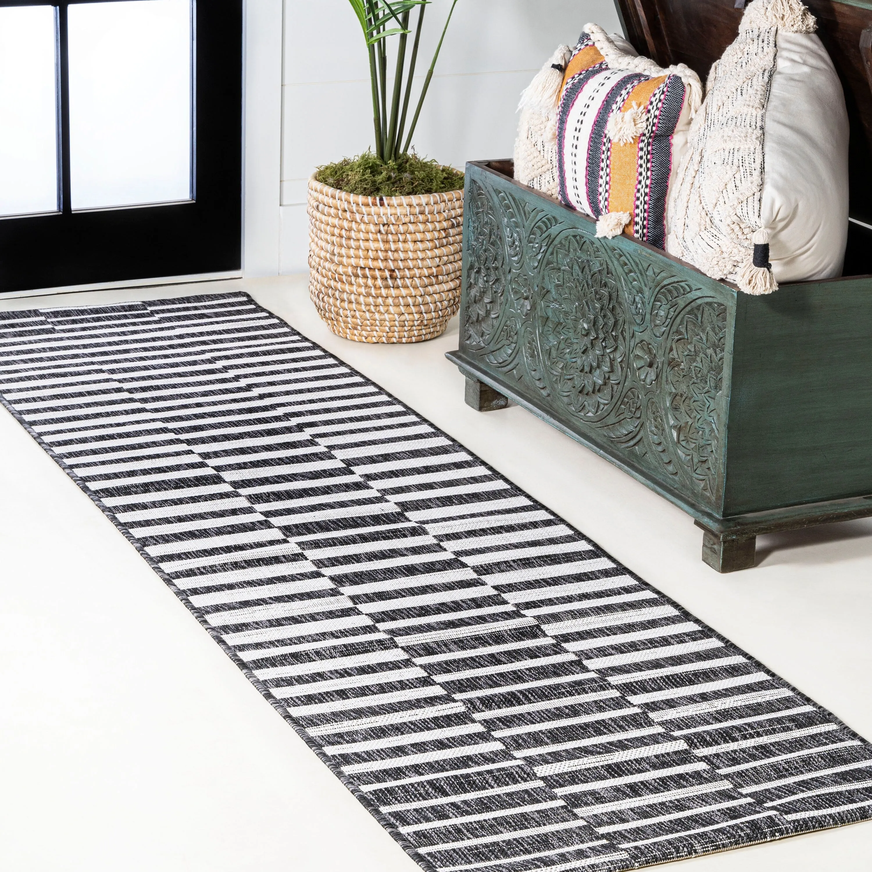 JONATHAN Y Grid Modern Offset Stripe Indoor/Outdoor Area Rug