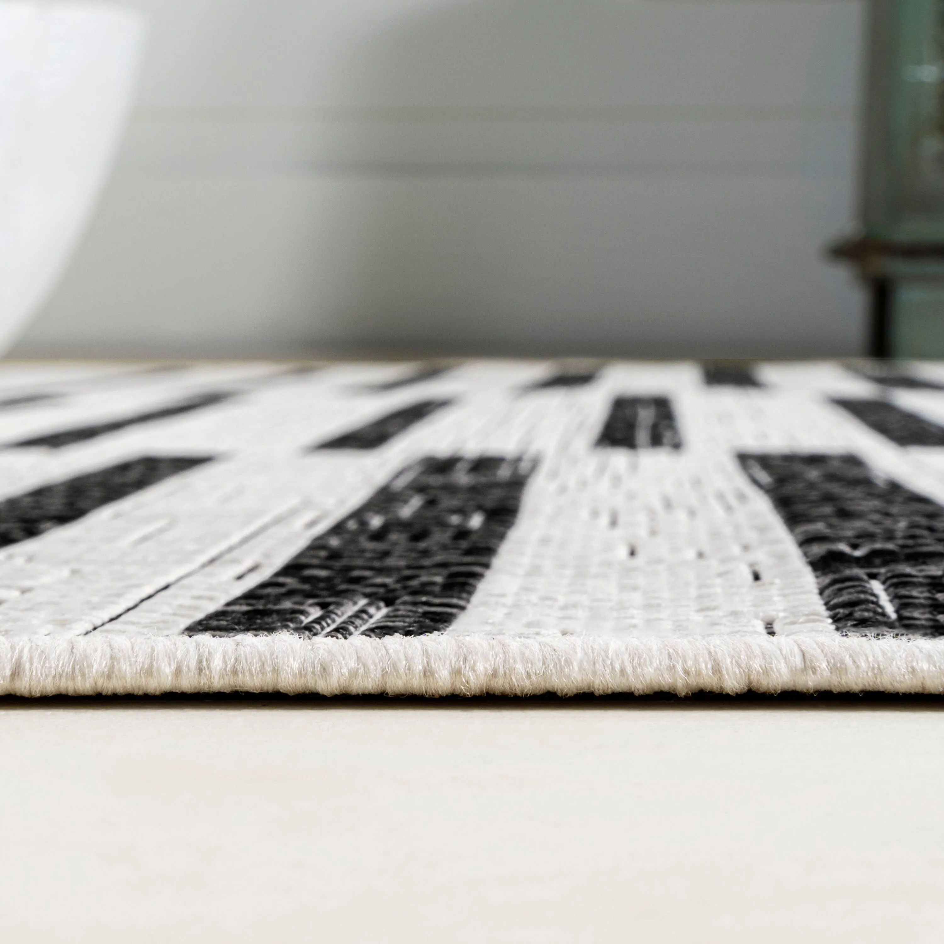 JONATHAN Y Grid Modern Offset Stripe Indoor/Outdoor Area Rug