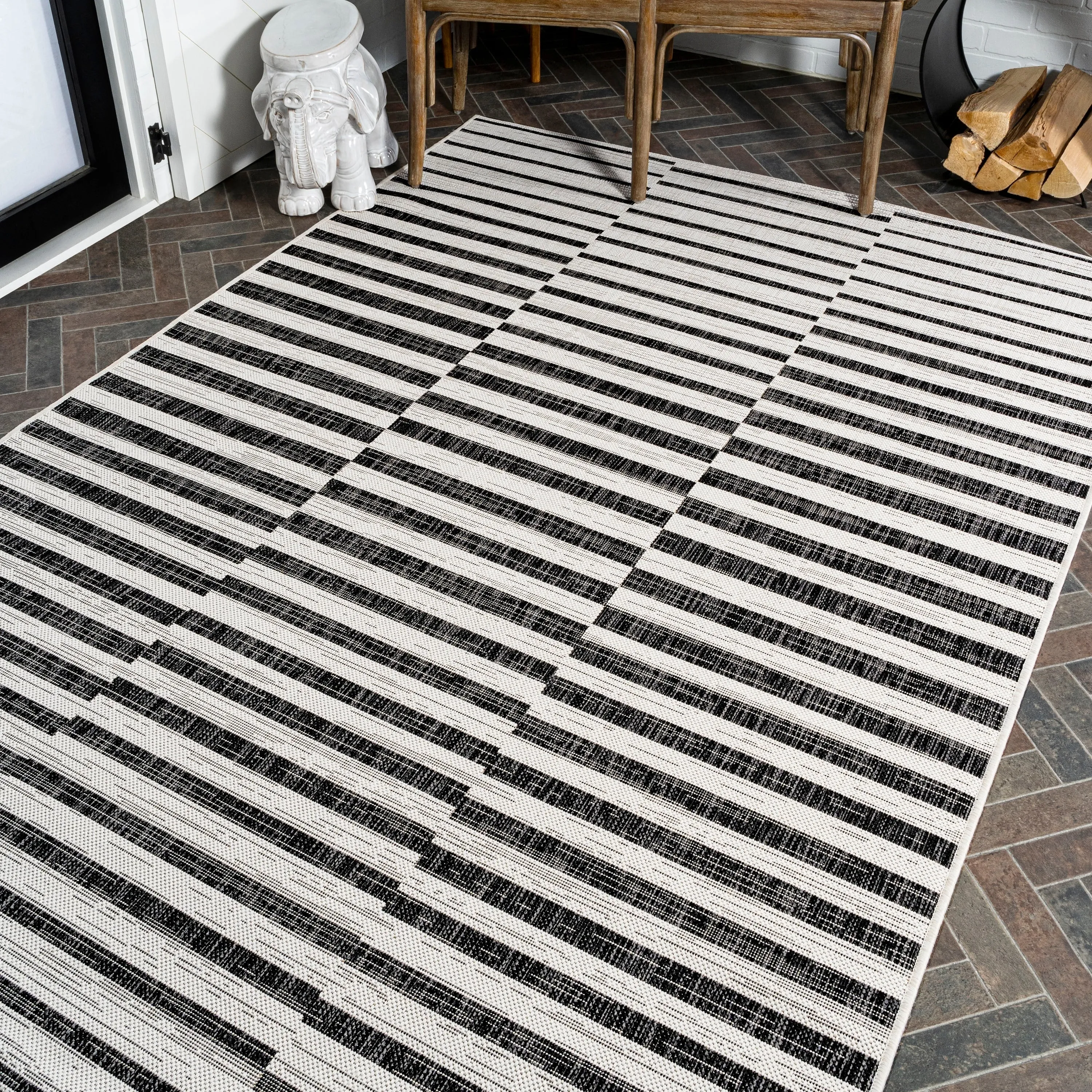 JONATHAN Y Grid Modern Offset Stripe Indoor/Outdoor Area Rug