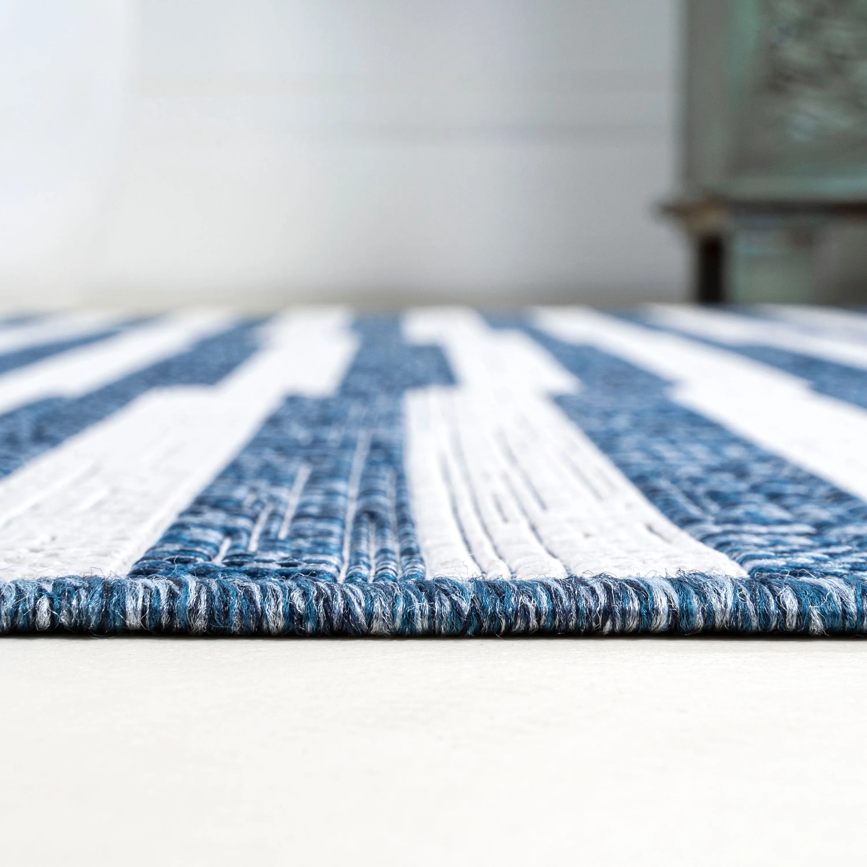 JONATHAN Y Grid Modern Offset Stripe Indoor/Outdoor Area Rug