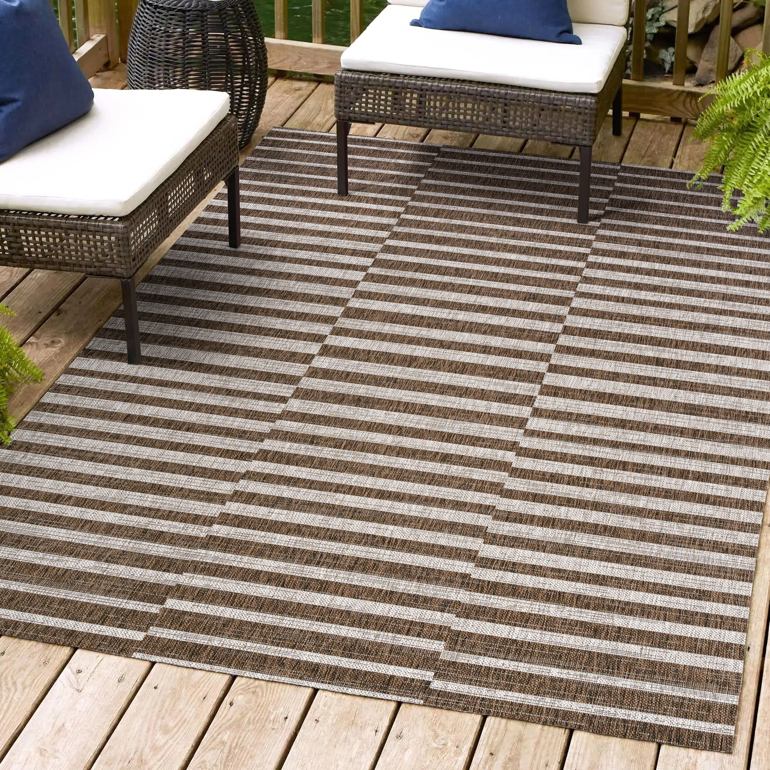 JONATHAN Y Grid Modern Offset Stripe Indoor/Outdoor Area Rug