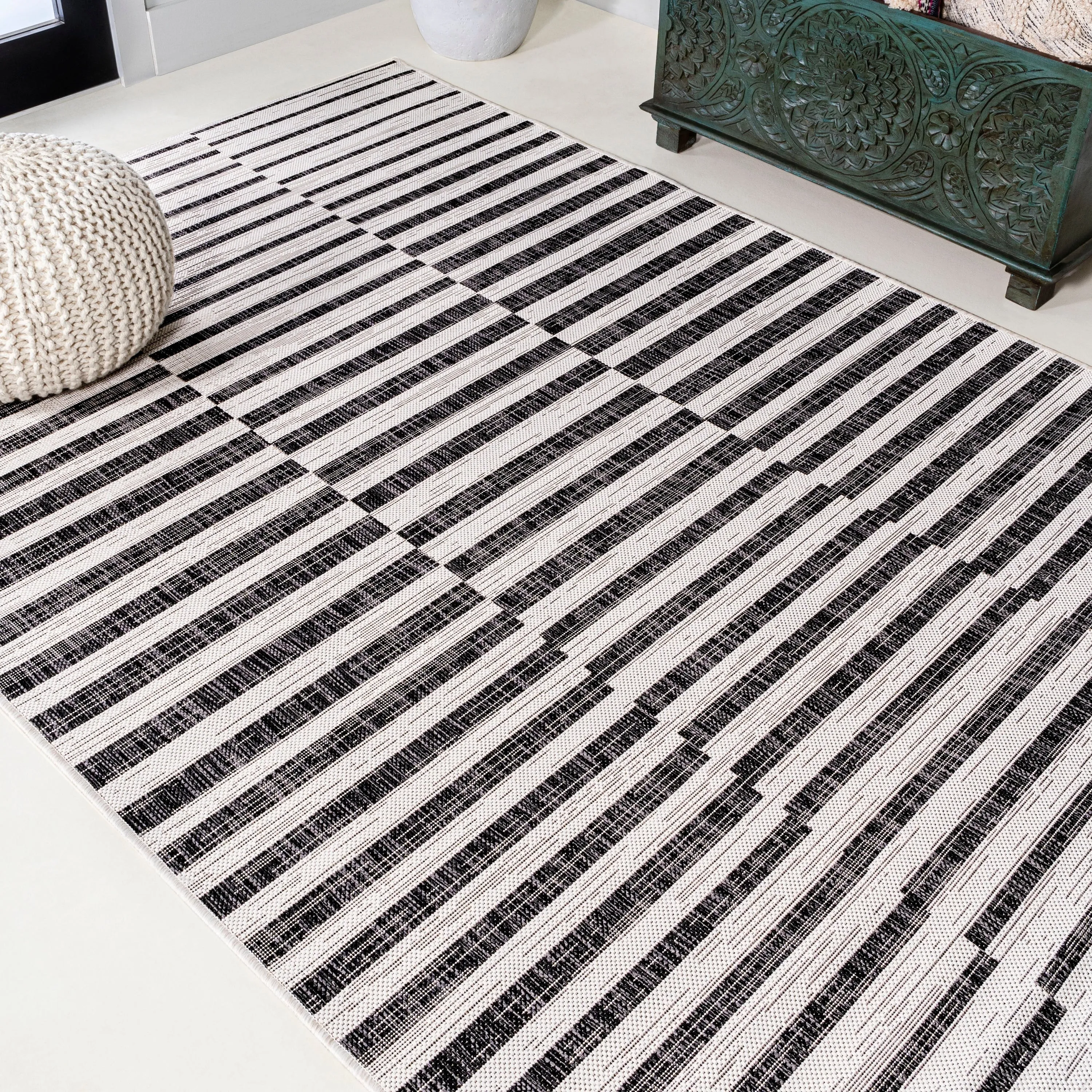 JONATHAN Y Grid Modern Offset Stripe Indoor/Outdoor Area Rug
