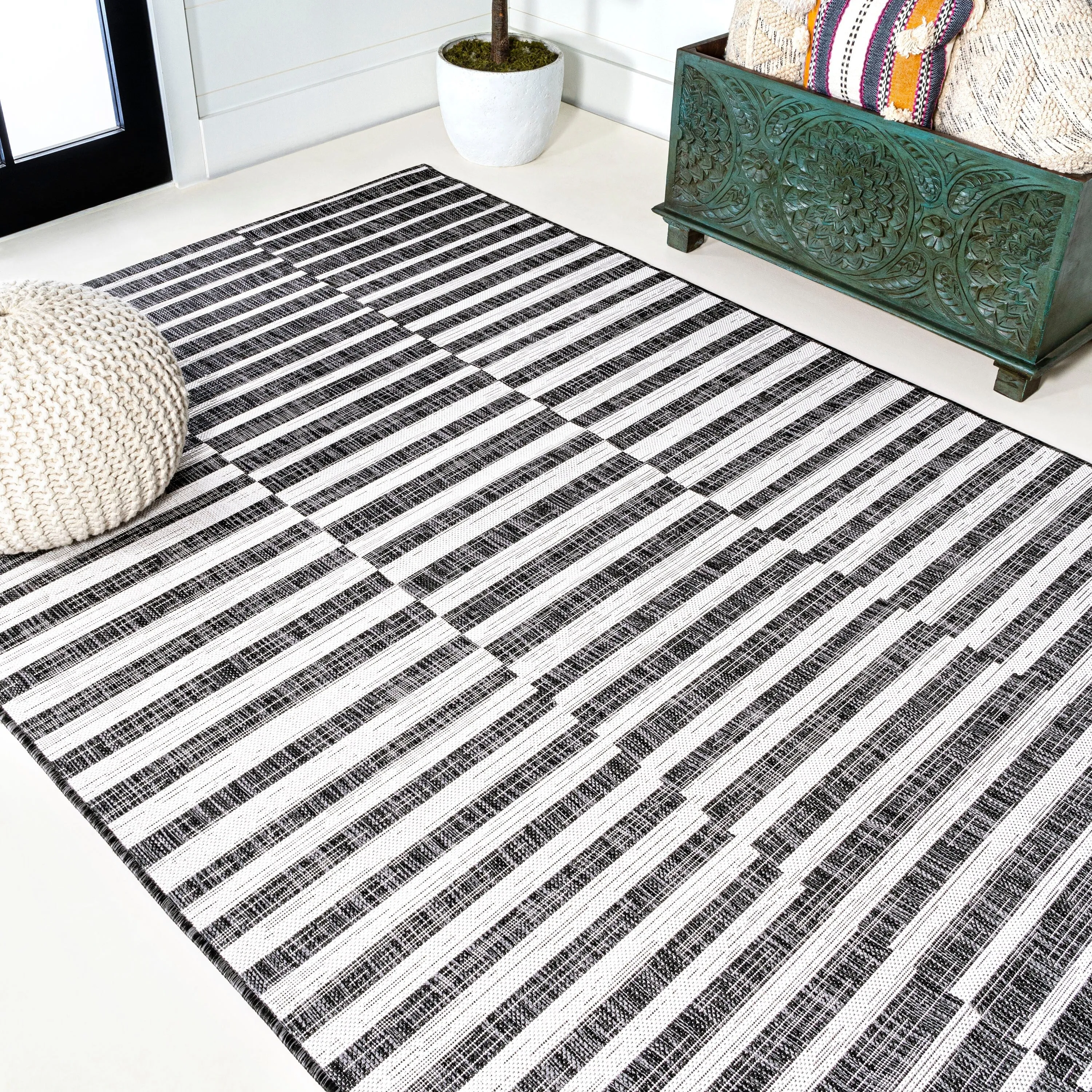 JONATHAN Y Grid Modern Offset Stripe Indoor/Outdoor Area Rug