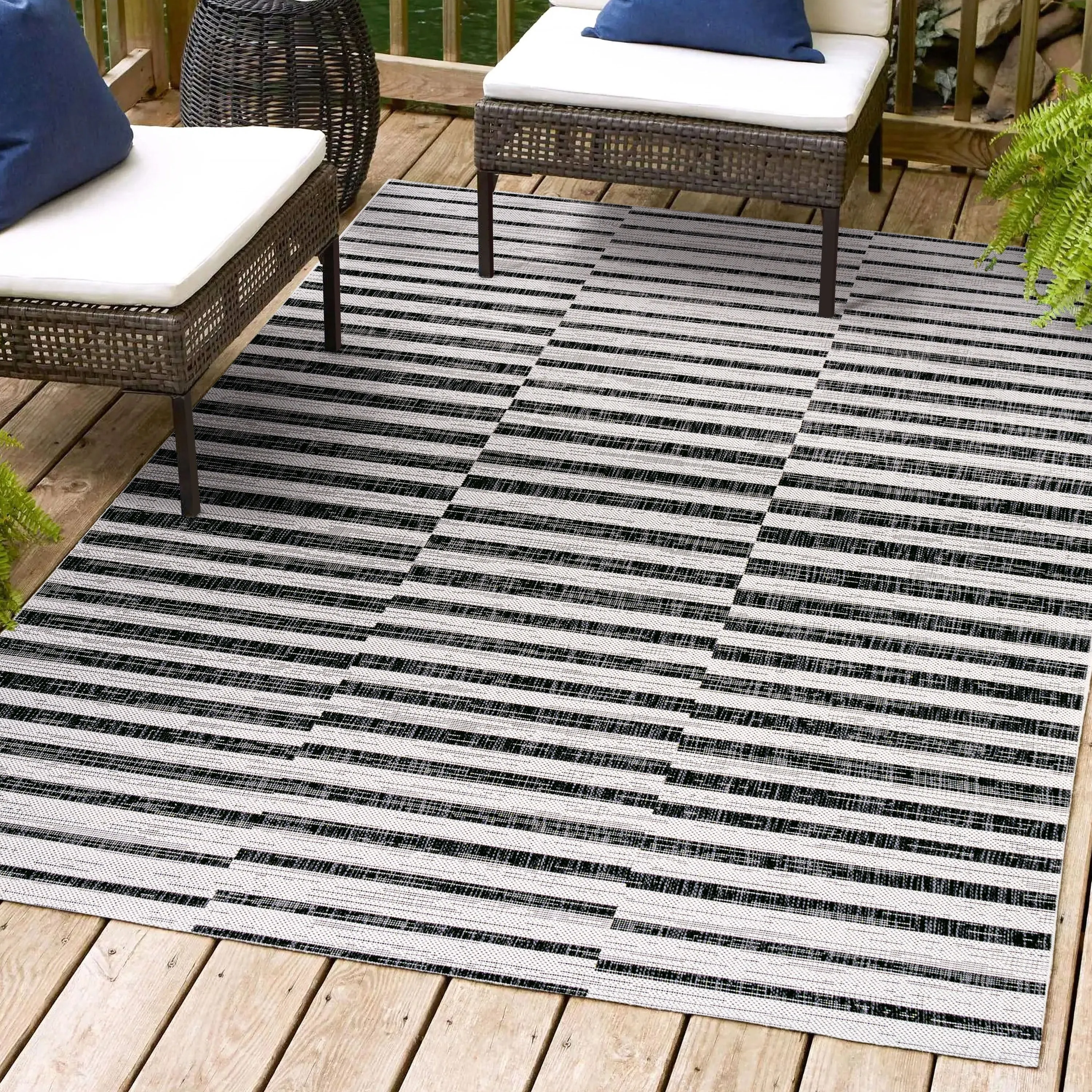 JONATHAN Y Grid Modern Offset Stripe Indoor/Outdoor Area Rug