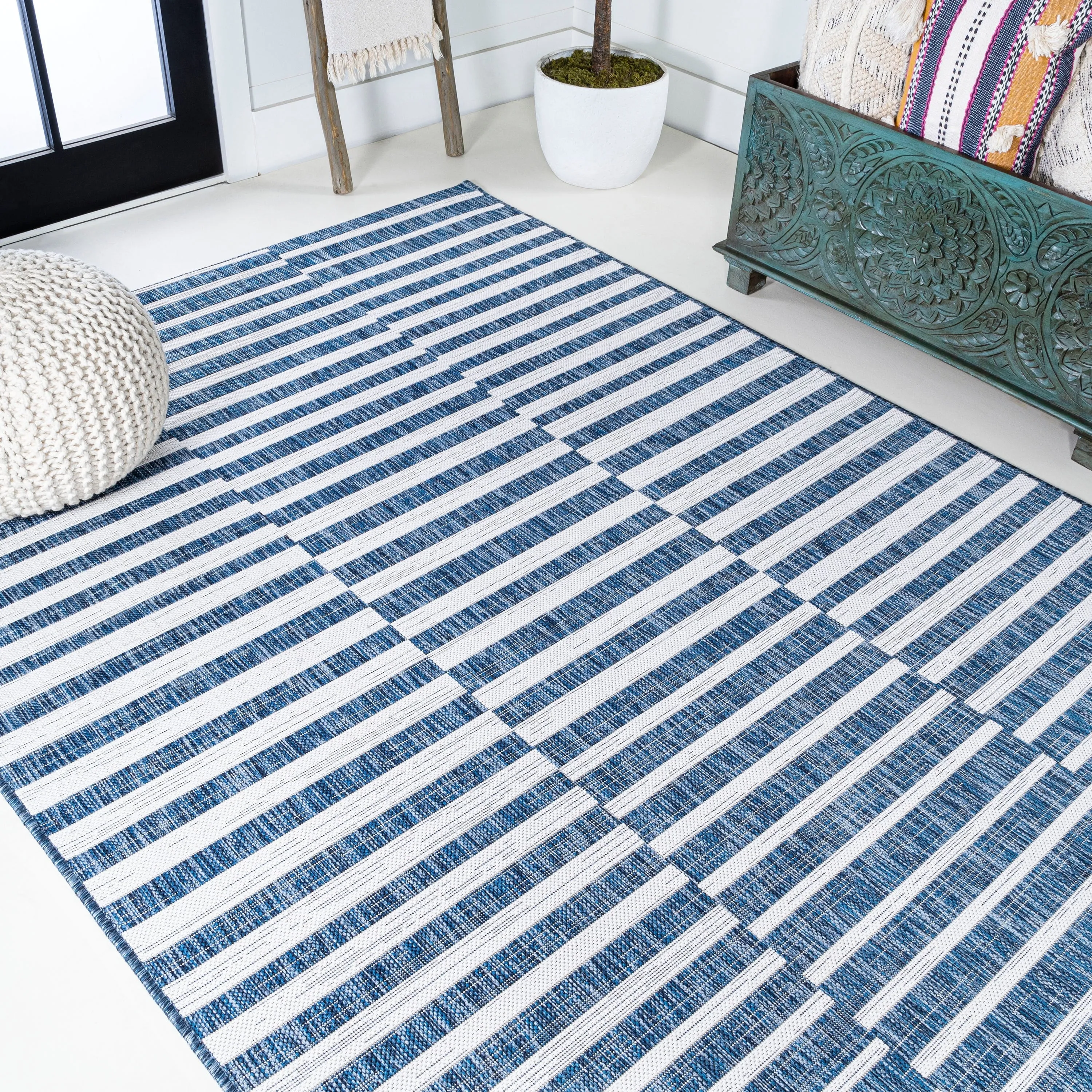 JONATHAN Y Grid Modern Offset Stripe Indoor/Outdoor Area Rug