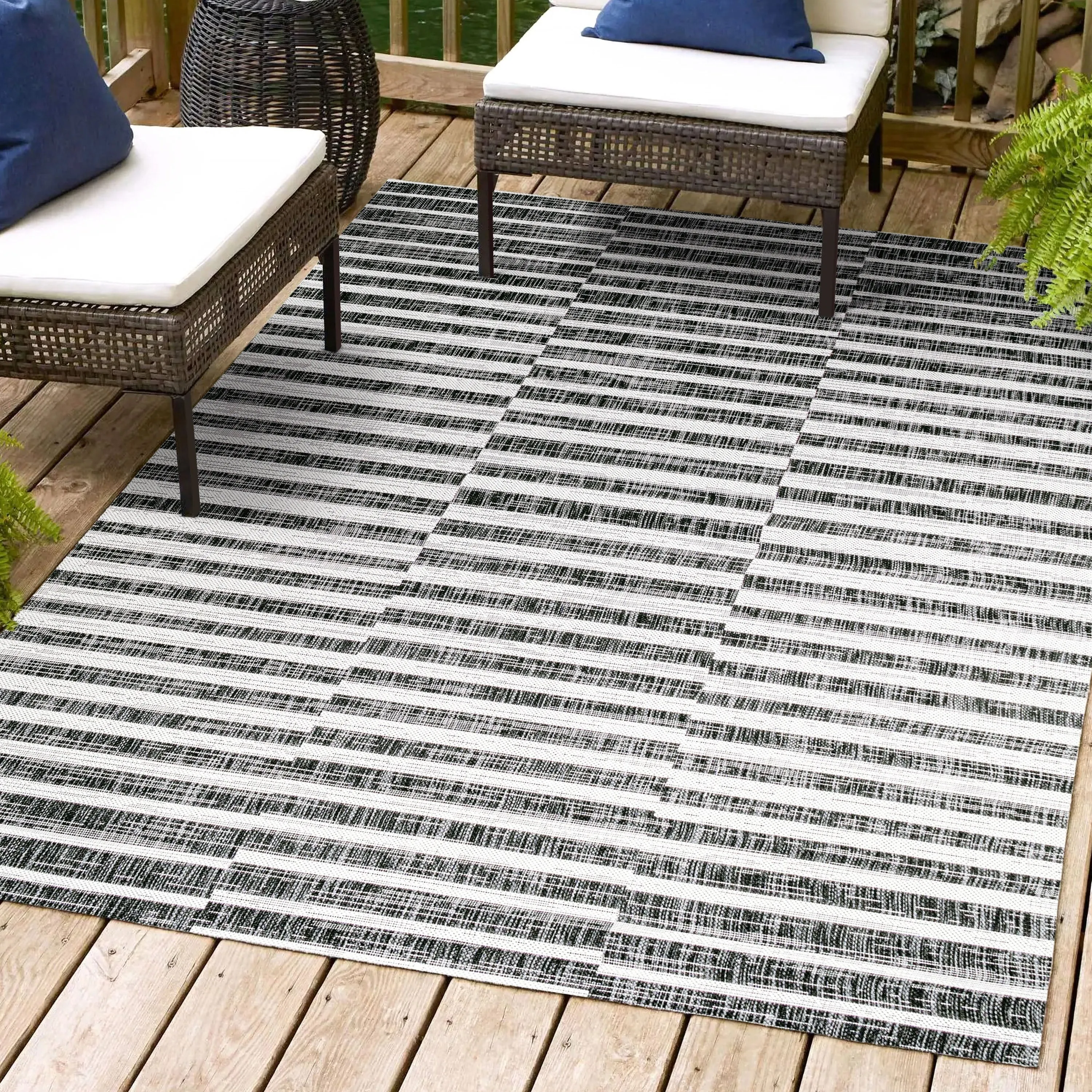 JONATHAN Y Grid Modern Offset Stripe Indoor/Outdoor Area Rug