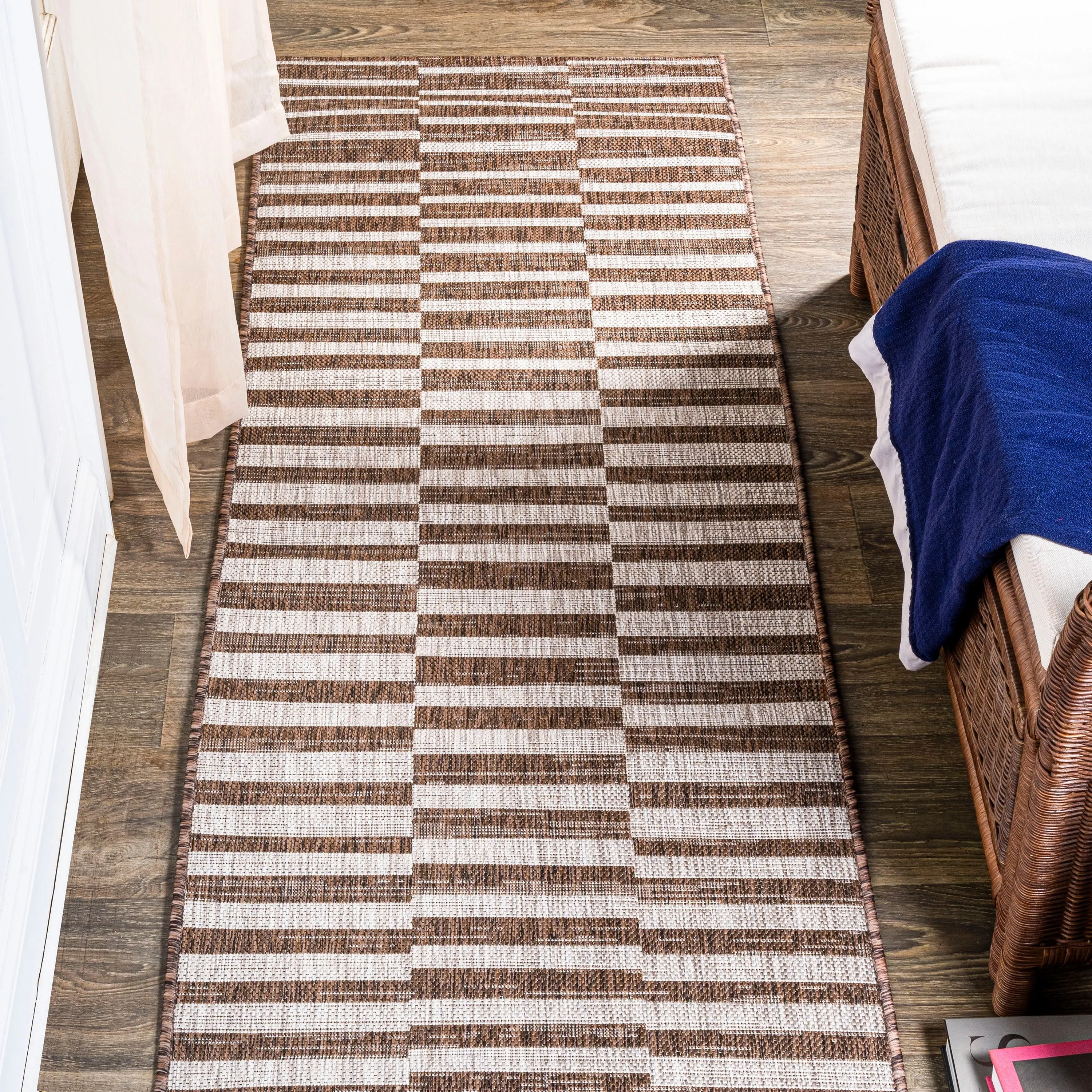 JONATHAN Y Grid Modern Offset Stripe Indoor/Outdoor Area Rug