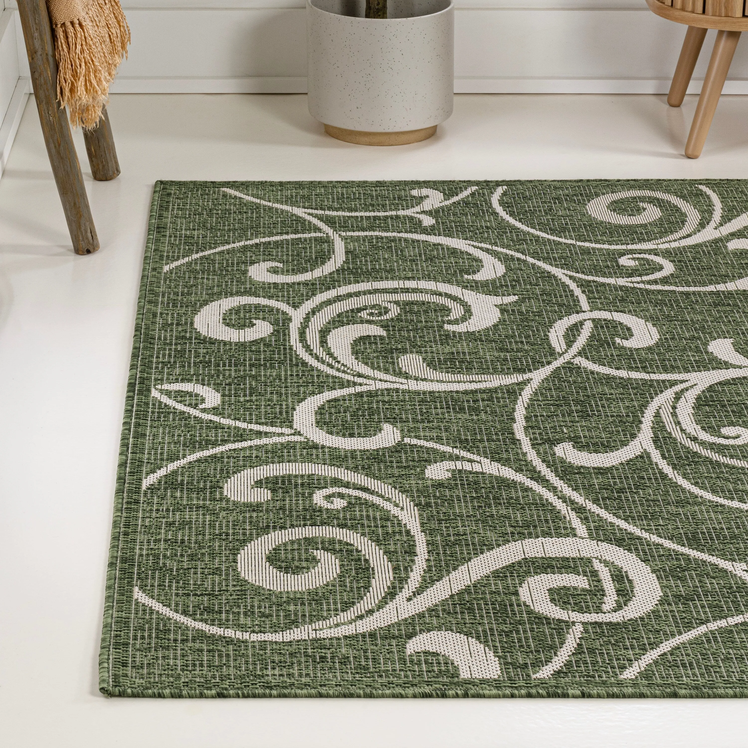 JONATHAN Y Isla Traditional Classic All-Over Scroll Green/Cream Indoor/Outdoor Area Rug
