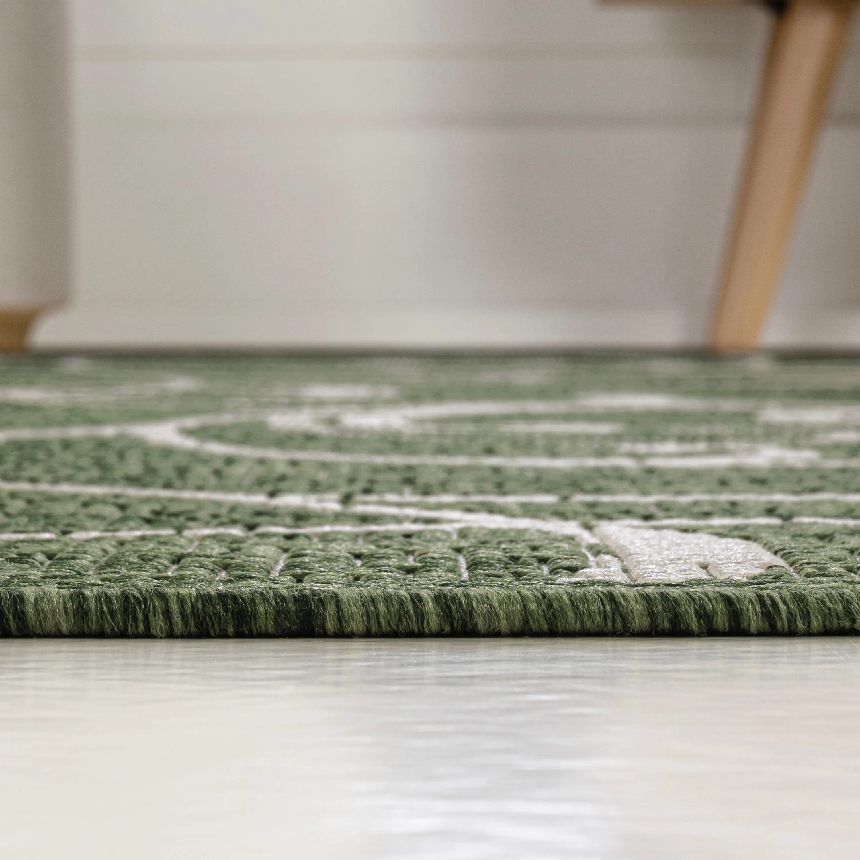 JONATHAN Y Isla Traditional Classic All-Over Scroll Green/Cream Indoor/Outdoor Area Rug