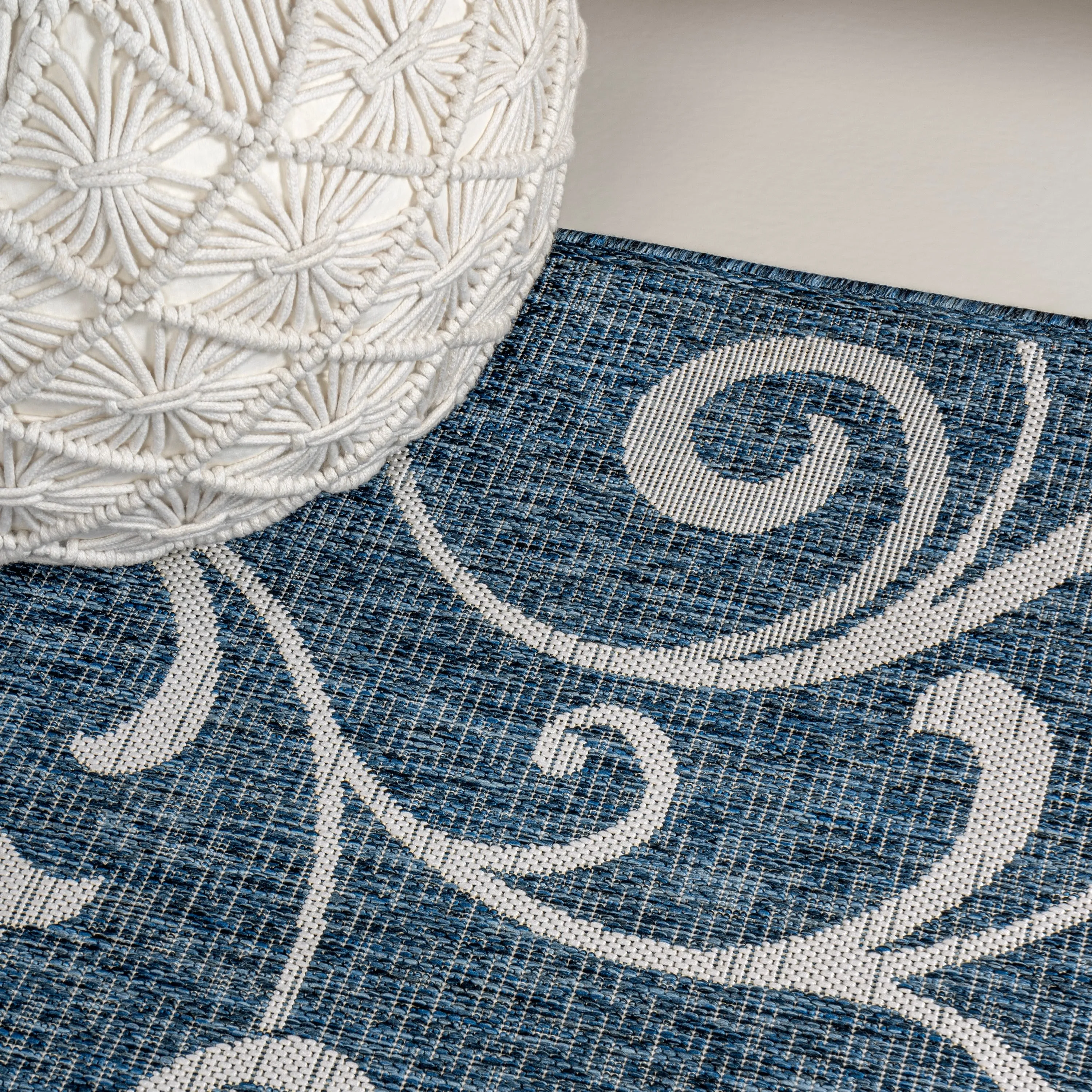 JONATHAN Y Isla Traditional Classic All-Over Scroll Green/Cream Indoor/Outdoor Area Rug