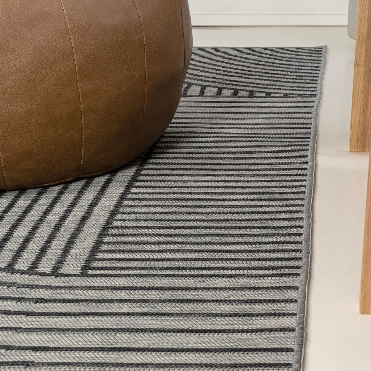 JONATHAN Y Reversible Bijan Mid-Century Modern Arch Stripe Machine-Washable Cream/Beige Indoor/Outdoor Rug