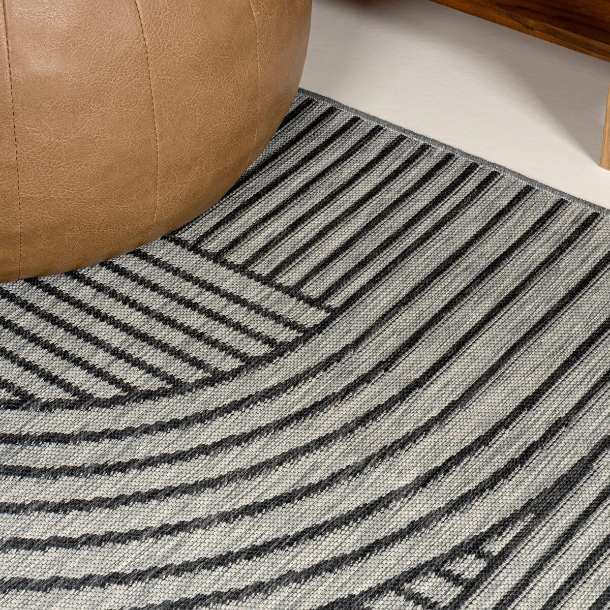 JONATHAN Y Reversible Bijan Mid-Century Modern Arch Stripe Machine-Washable Cream/Beige Indoor/Outdoor Rug