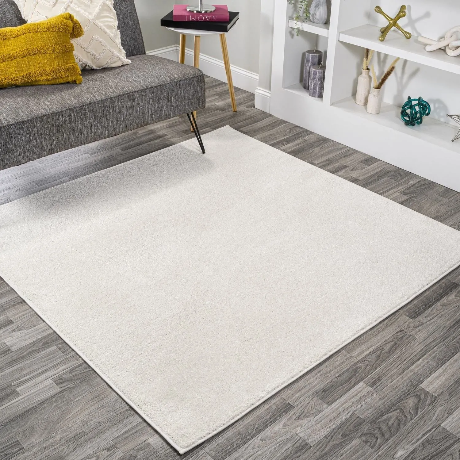 JONATHAN Y Tumbling Solid Low-Pile Area Rug