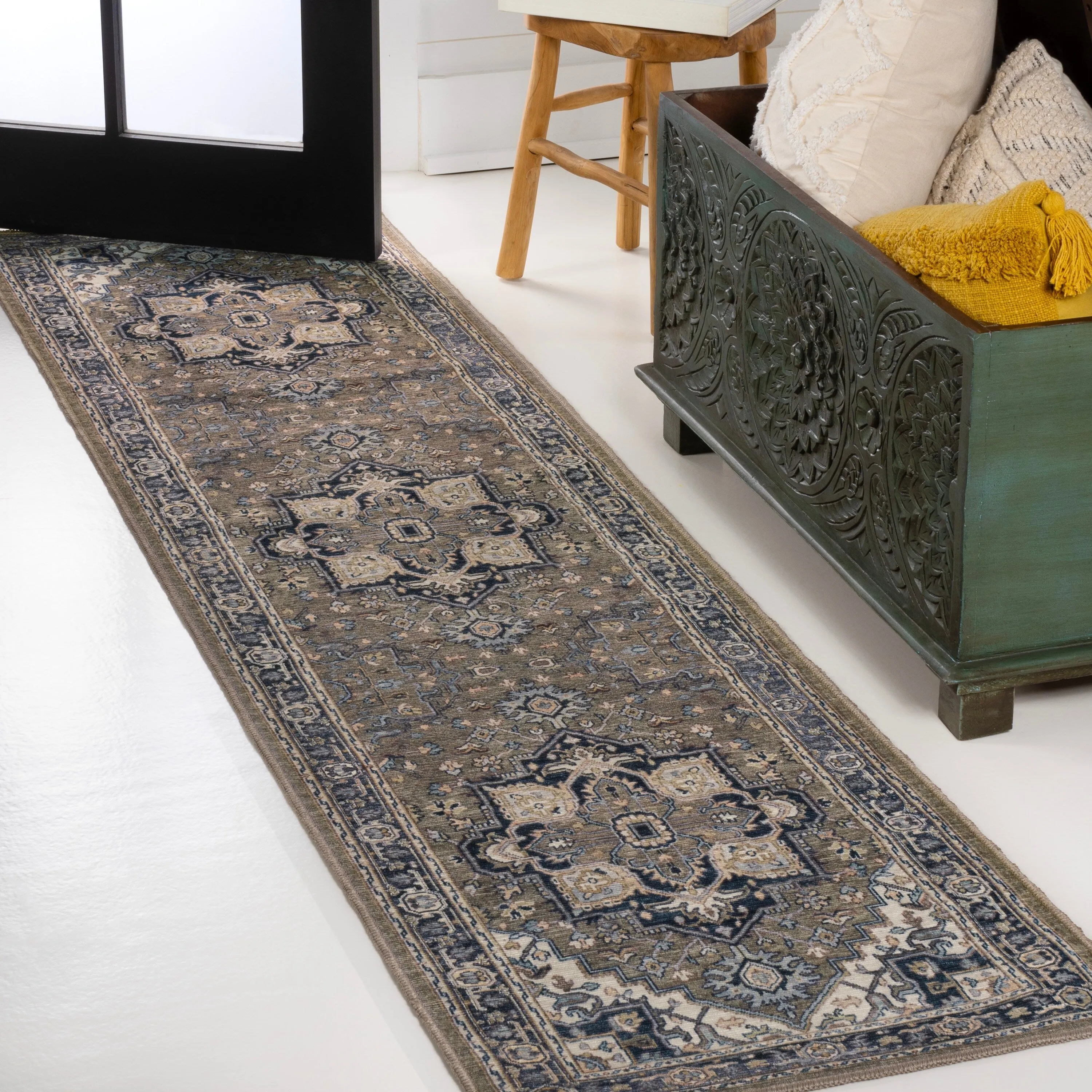 JONATHAN Y Victoria Ornate Large Medallion Machine Washable Area Rug