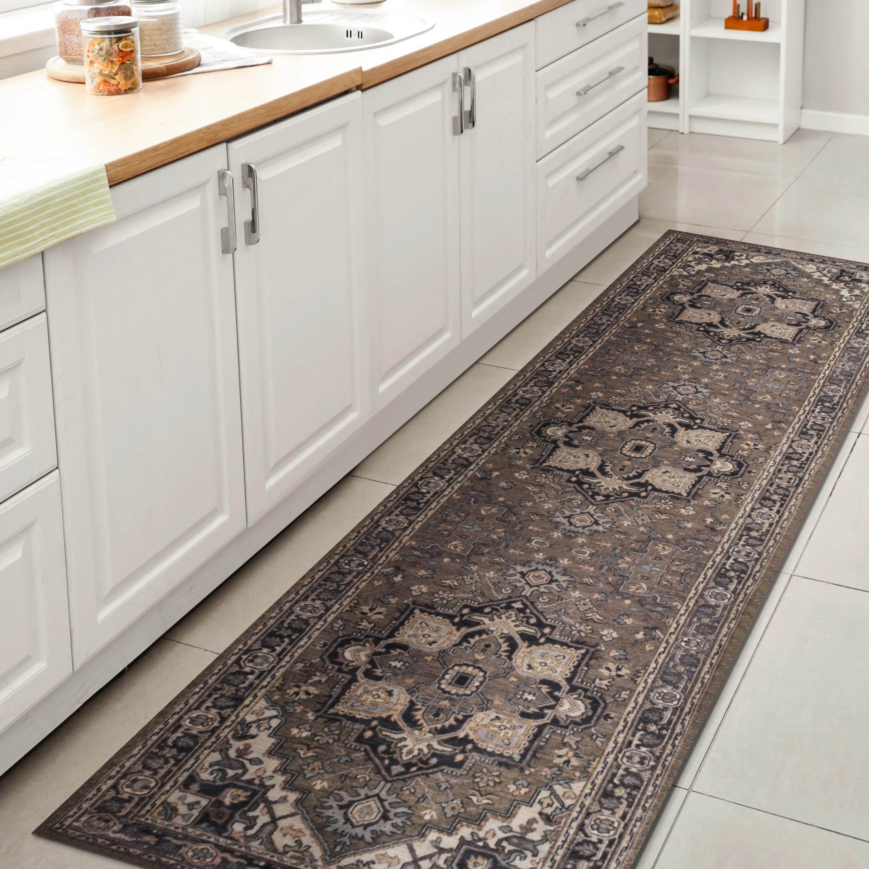 JONATHAN Y Victoria Ornate Large Medallion Machine Washable Area Rug