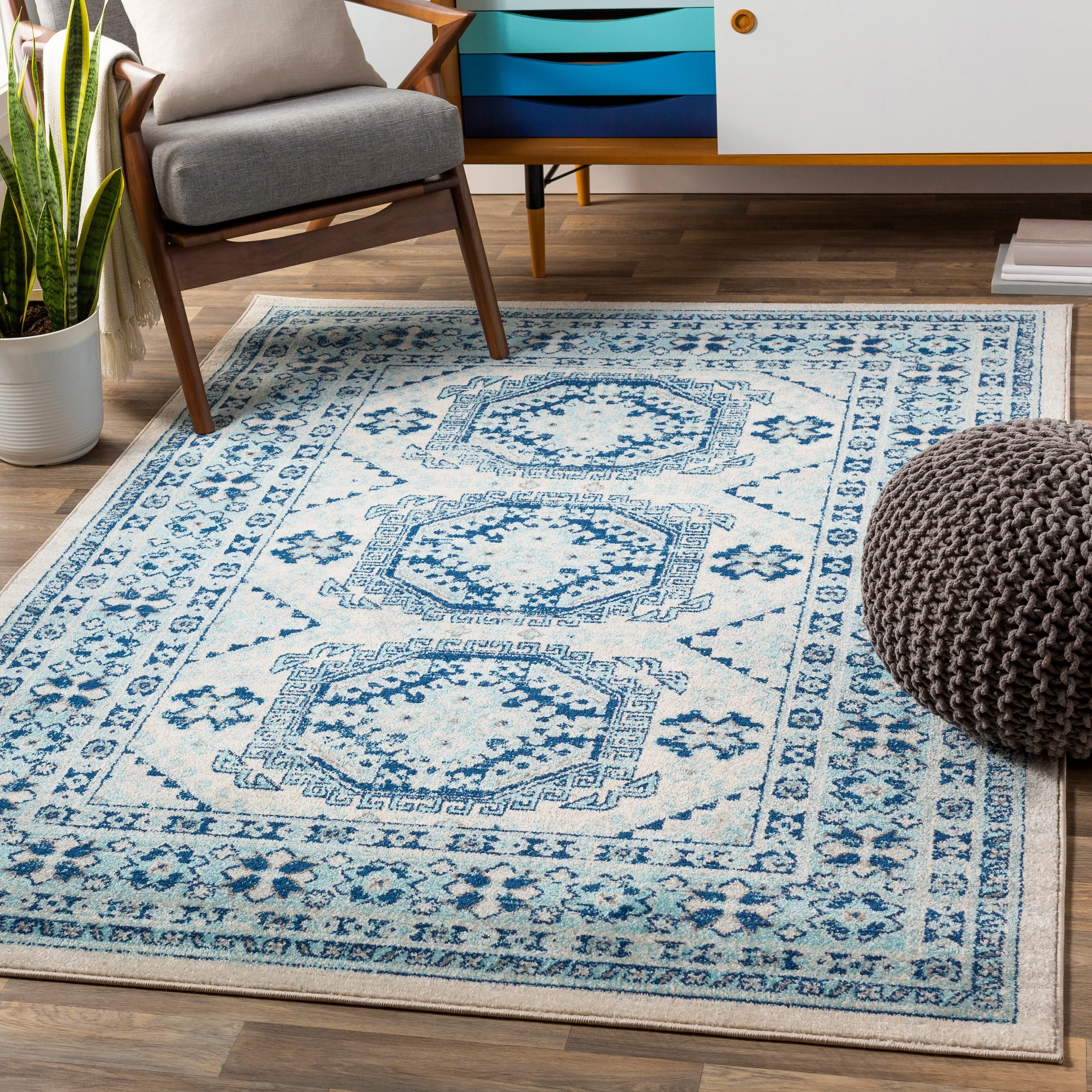 Livabliss Afton Persian Medallion Rug