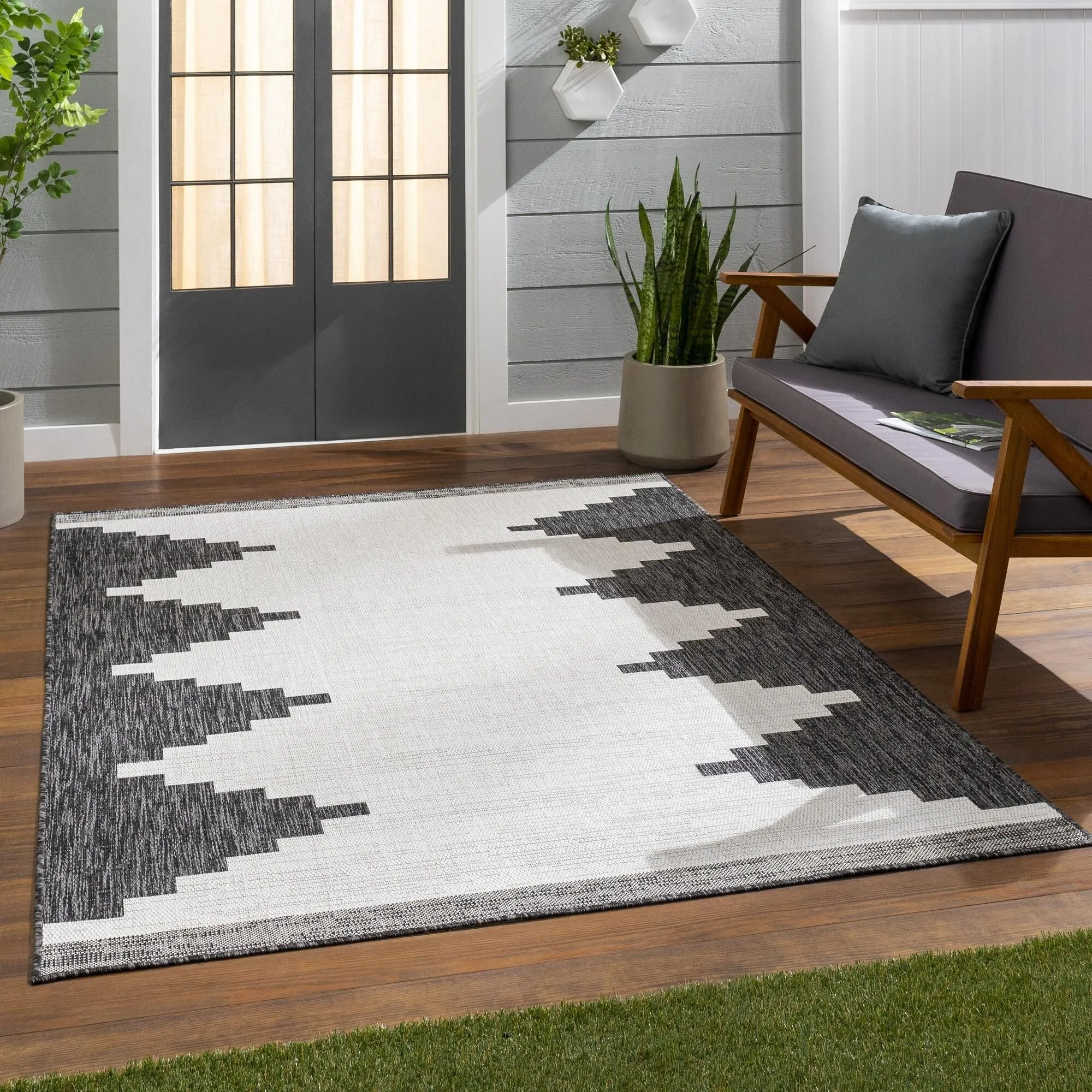 Livabliss Eagean Bohemian Diamond Indoor / OutdoorArea Rug